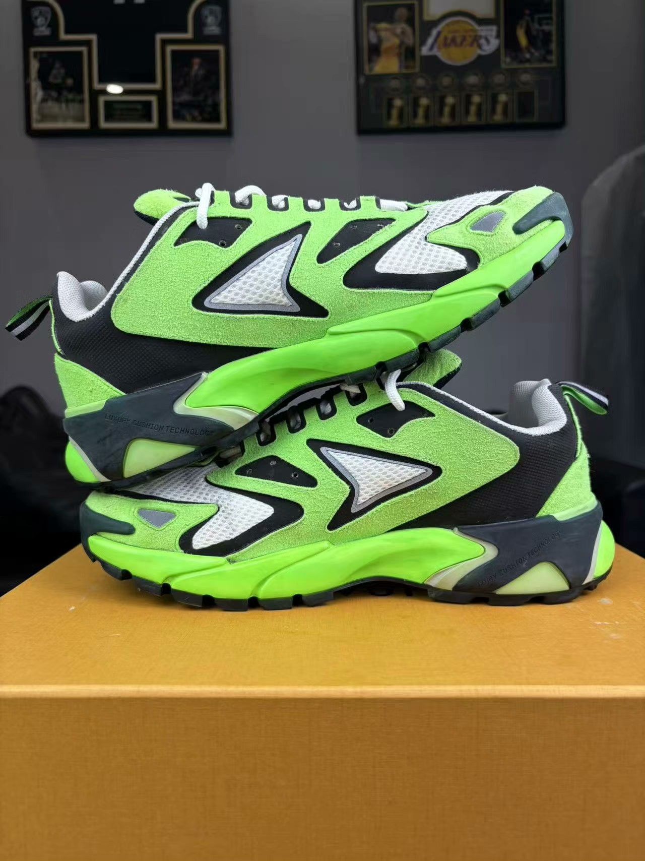 Louis Vuitton Louis Vuitton Running Green Lowtop Sneakers 40 Men Size US 7.5 / EU 40-41 - 5 Thumbnail