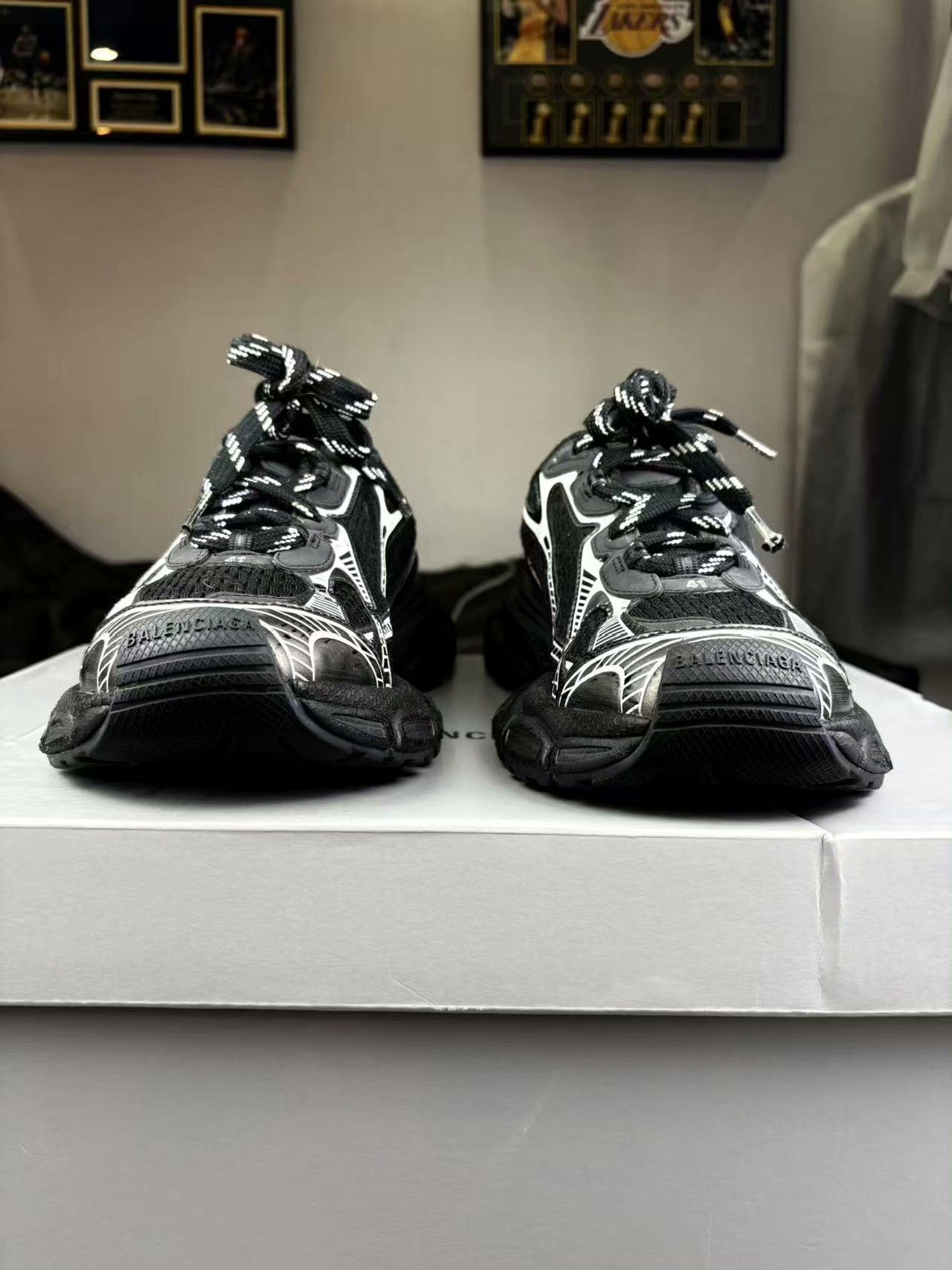 Balenciaga Balenciaga Silver Lowtop Sneakers XXXL Men Size US 10 / EU 43 - 2 Thumbnail