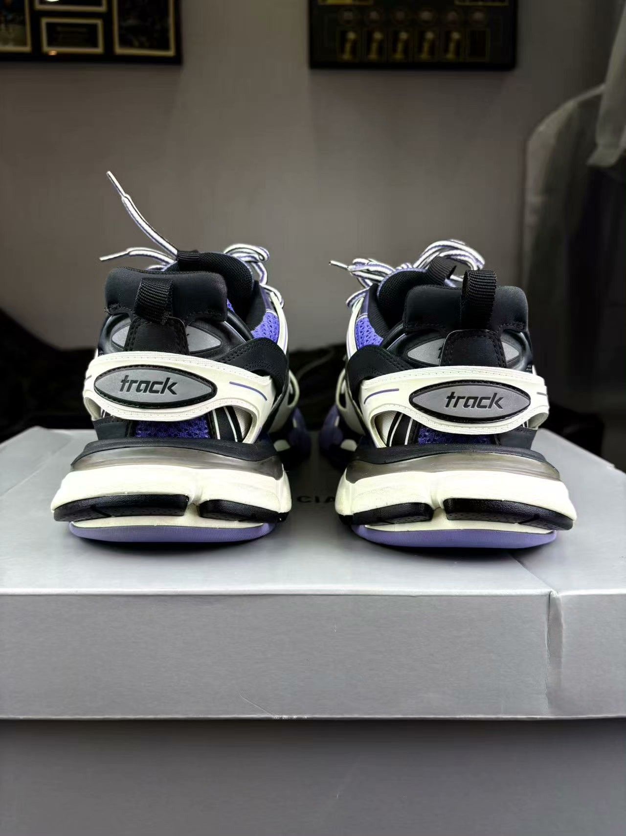 Balenciaga Balenciaga Purple Lowtop Sneakers 39 Women Size US 8.5 / IT 38.5 - 3 Thumbnail