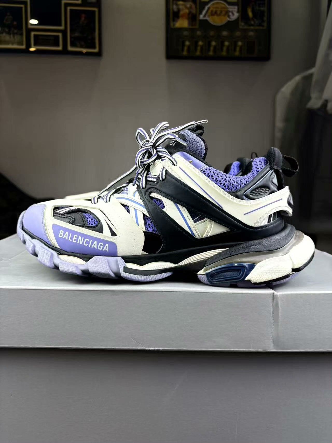 Balenciaga Balenciaga Purple Lowtop Sneakers 39 Women Size US 8.5 / IT 38.5 - 7 Thumbnail