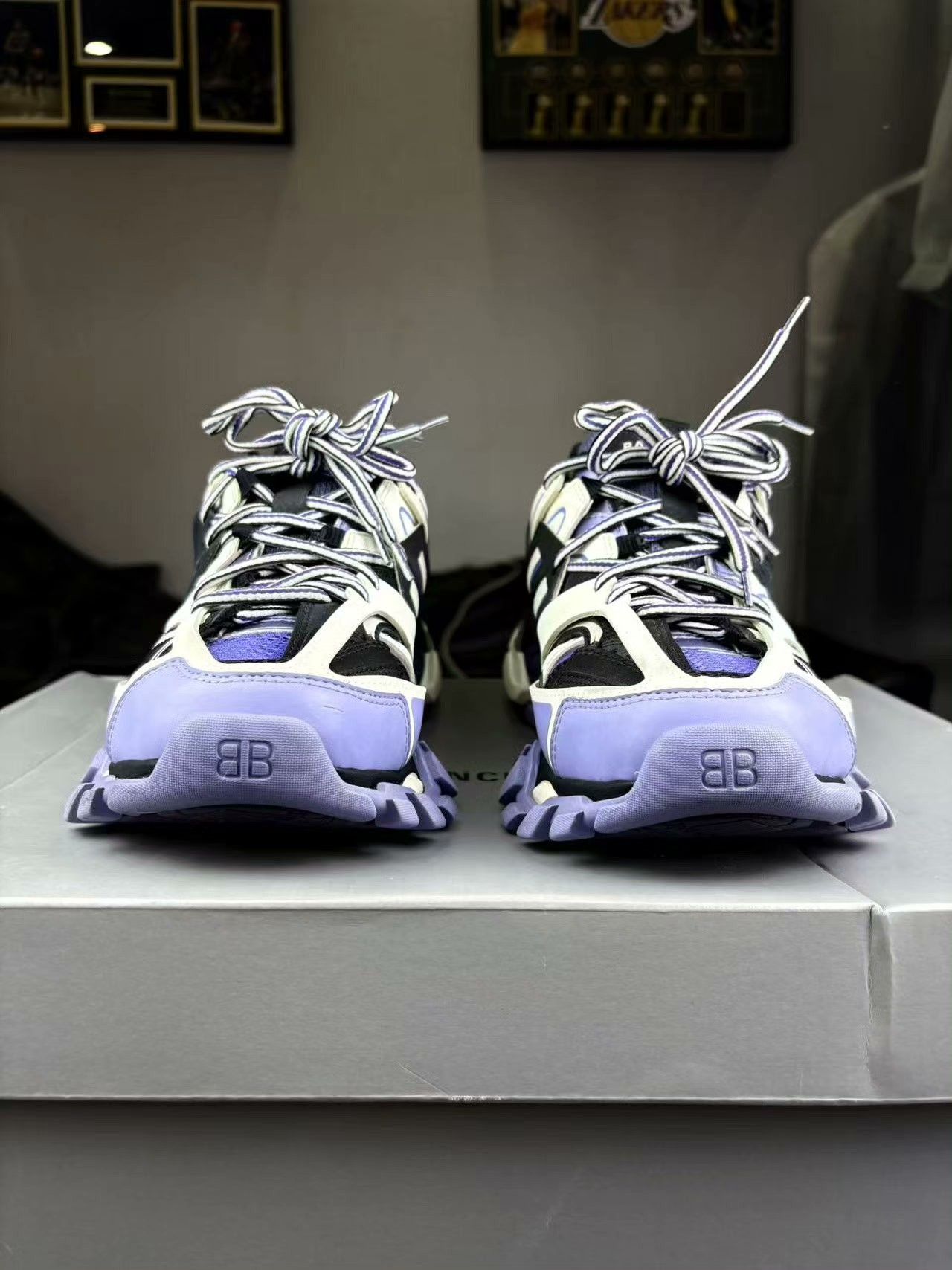 Balenciaga Balenciaga Purple Lowtop Sneakers 39 Women Size US 8.5 / IT 38.5 - 2 Thumbnail