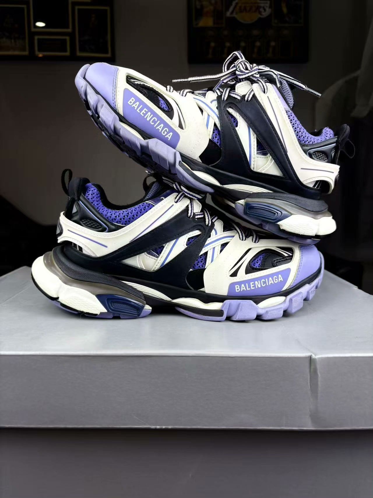 Balenciaga Balenciaga Purple Lowtop Sneakers 39 Women Size US 8.5 / IT 38.5 - 6 Thumbnail