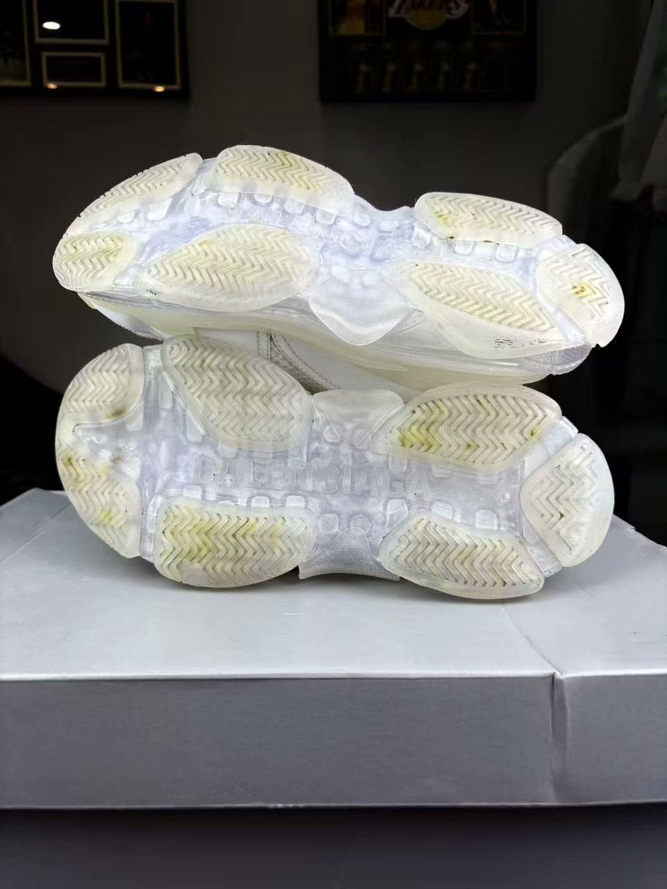 Balenciaga Balenciaga Clear White Lowtop Sneakers 38 Women Size US 7.5 / IT 37.5 - 4 Thumbnail