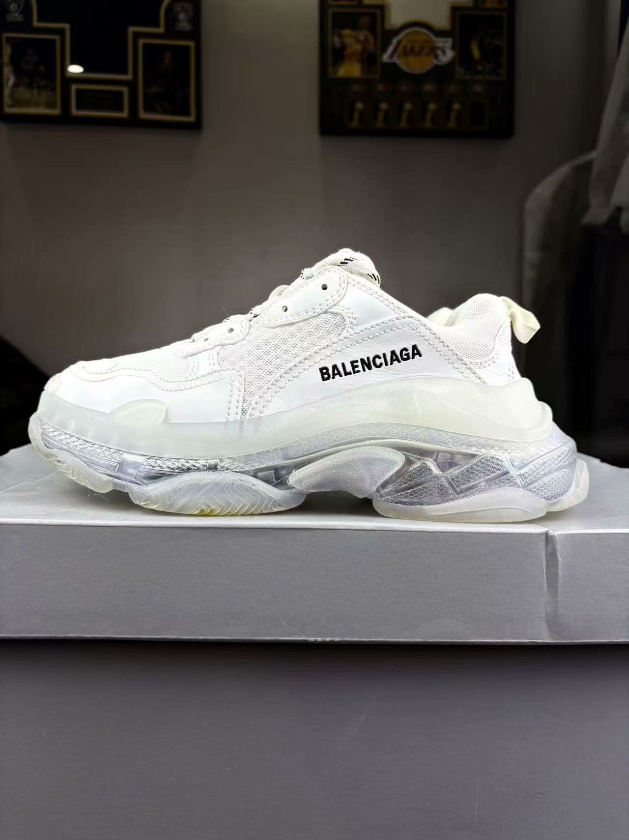 Balenciaga Balenciaga Clear White Lowtop Sneakers 38 Women Size US 7.5 / IT 37.5 - 7 Thumbnail