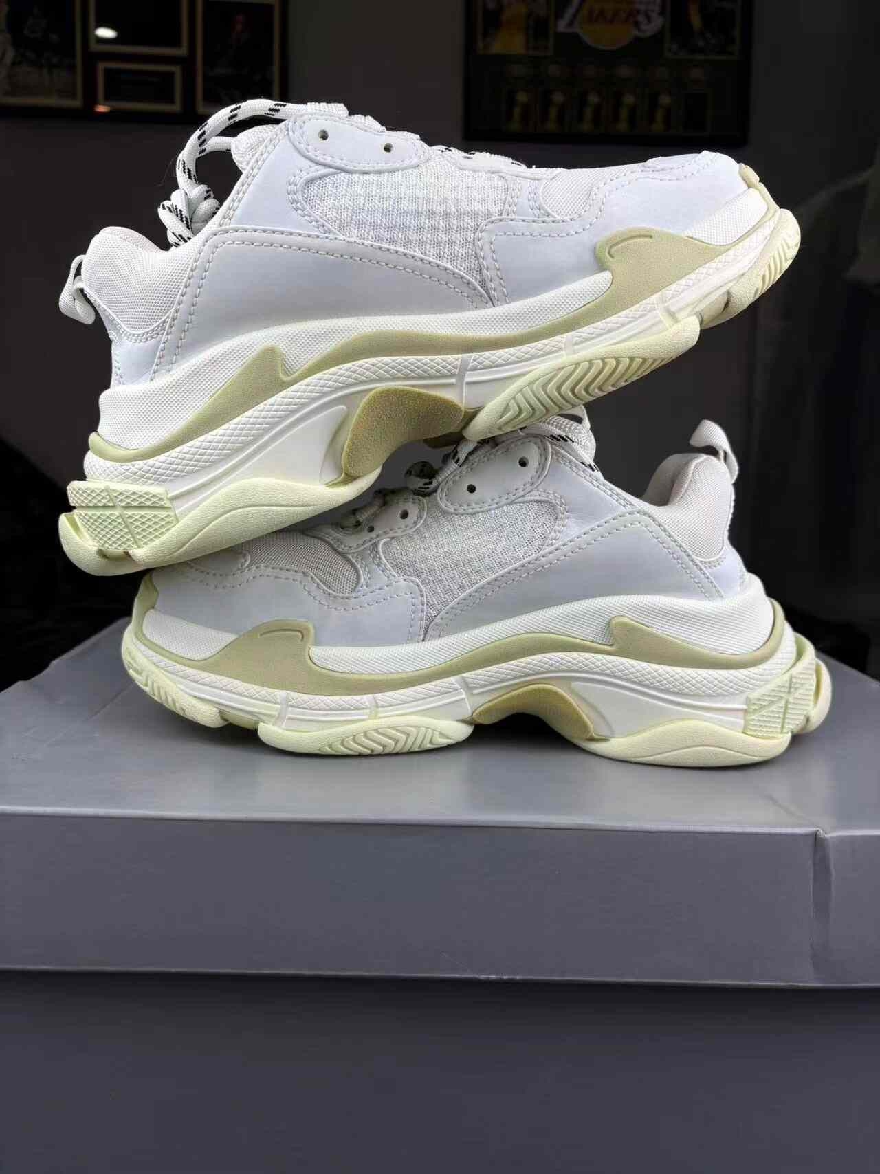 Balenciaga Balenciaga Distressed White Lowtop Sneakers 39 Women Size US 8.5 / IT 38.5 - 5 Thumbnail