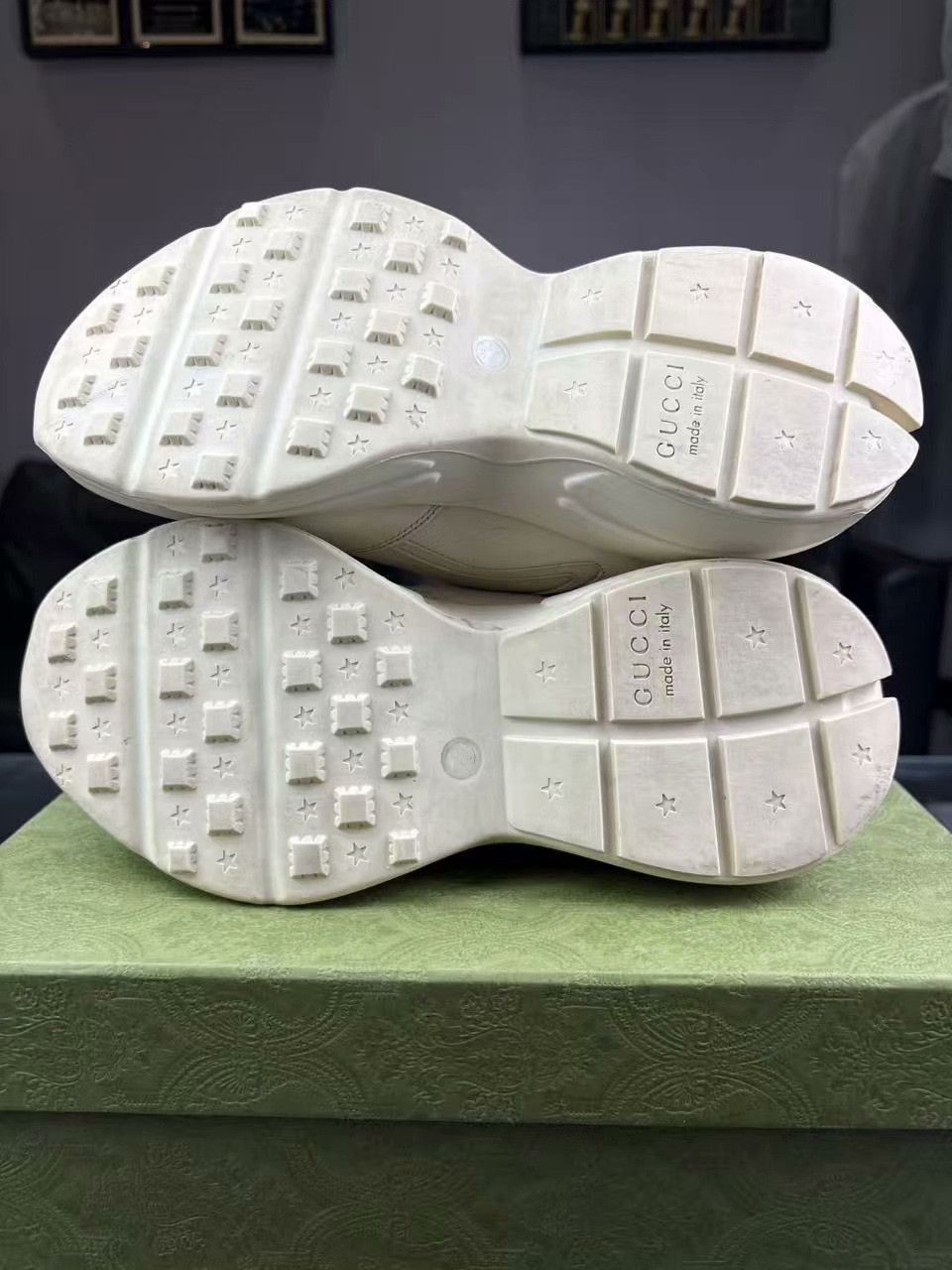 Gucci Gucci Printed Lowtop Sneakers 37 Women Size US 6.5 / IT 36.5 - 4 Thumbnail