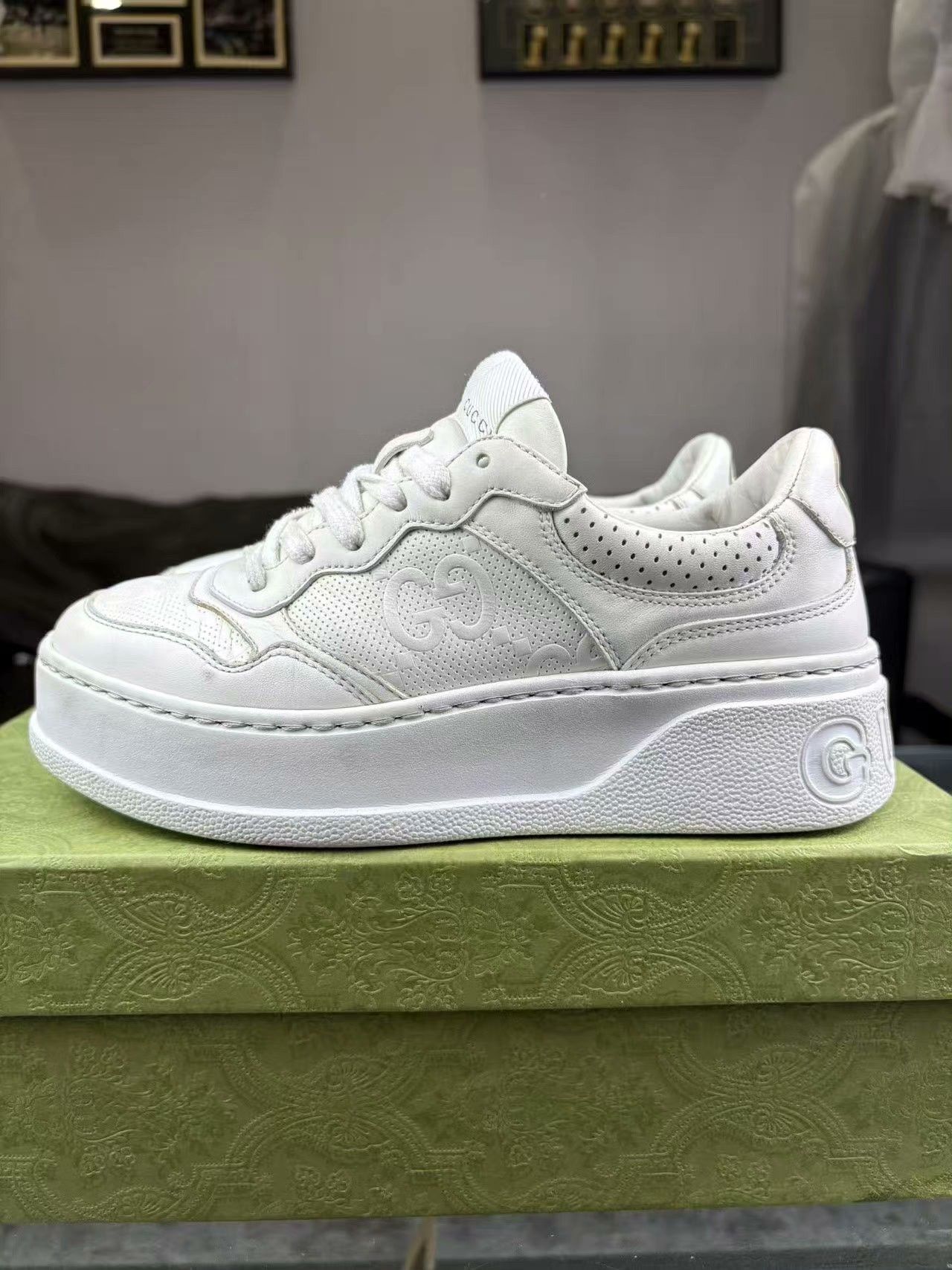 Gucci Gucci White Lowtop Sneakers 36 Women Size US 6 / IT 36 - 7 Thumbnail