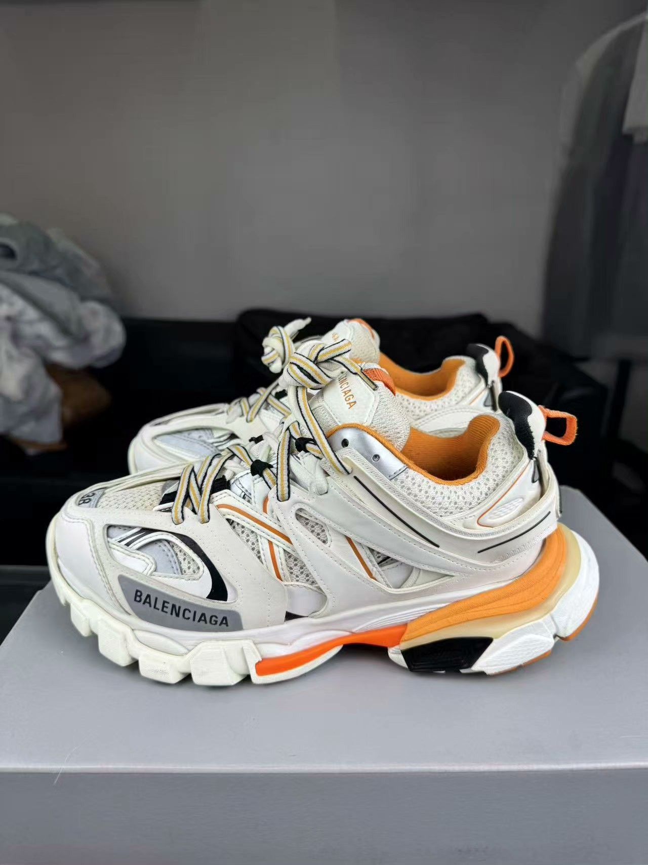 Balenciaga Balenciaga White Lowtop Sneakers 38 Women Size US 7.5 / IT 37.5 - 3 Thumbnail