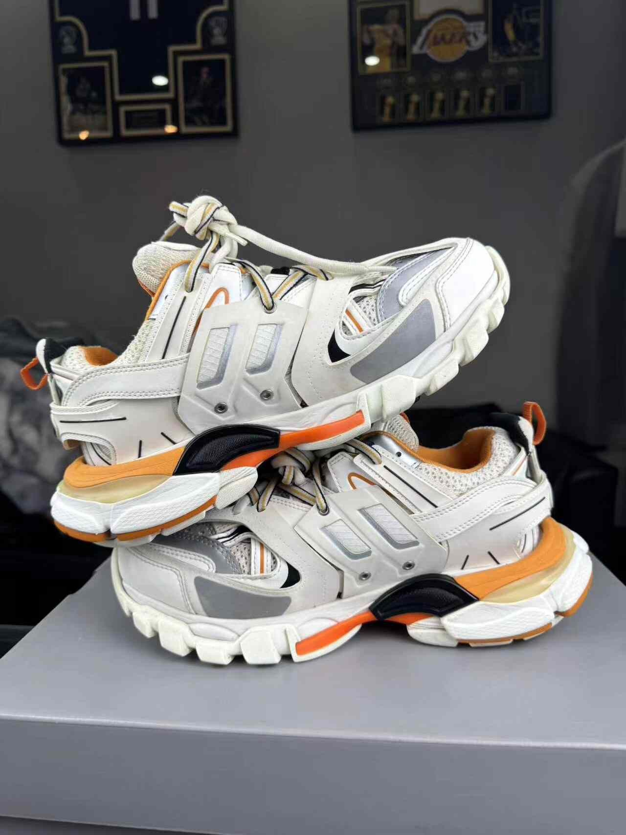 Balenciaga Balenciaga White Lowtop Sneakers 38 Women Size US 7.5 / IT 37.5 - 6 Thumbnail