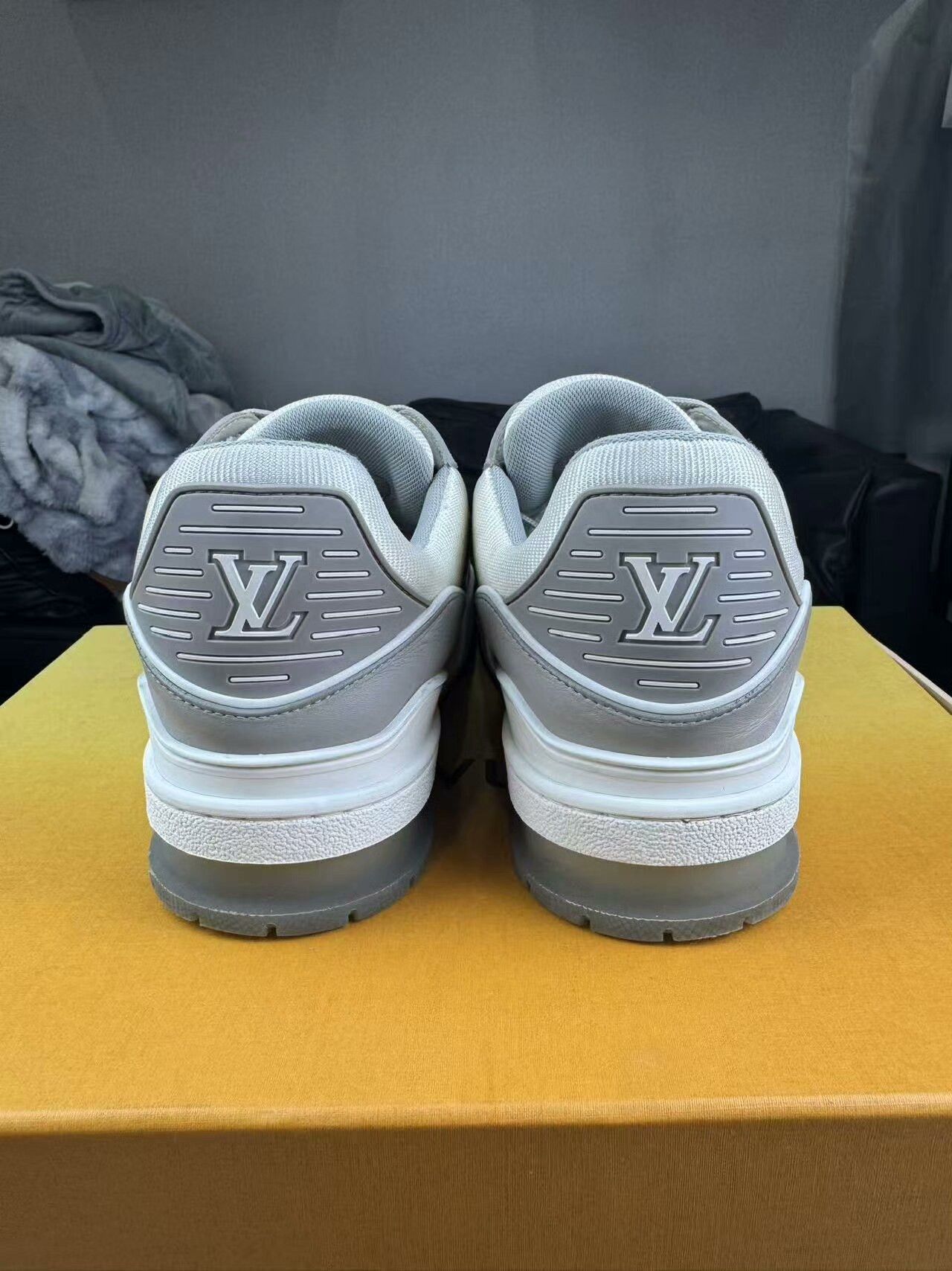Louis Vuitton Louis Vuitton Training Gray Lowtop Sneakers 40 Men Size US 7.5 / EU 40-41 - 4 Thumbnail