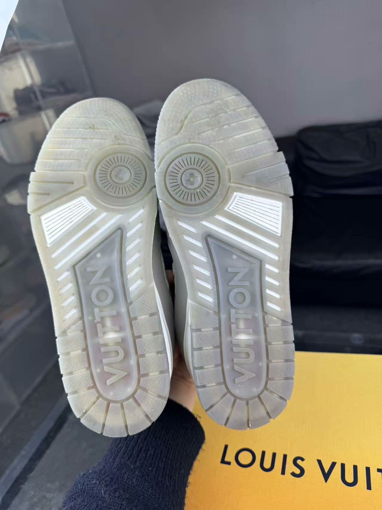 Louis Vuitton Louis Vuitton Training Gray Lowtop Sneakers 40 Men Size US 7.5 / EU 40-41 - 5 Thumbnail