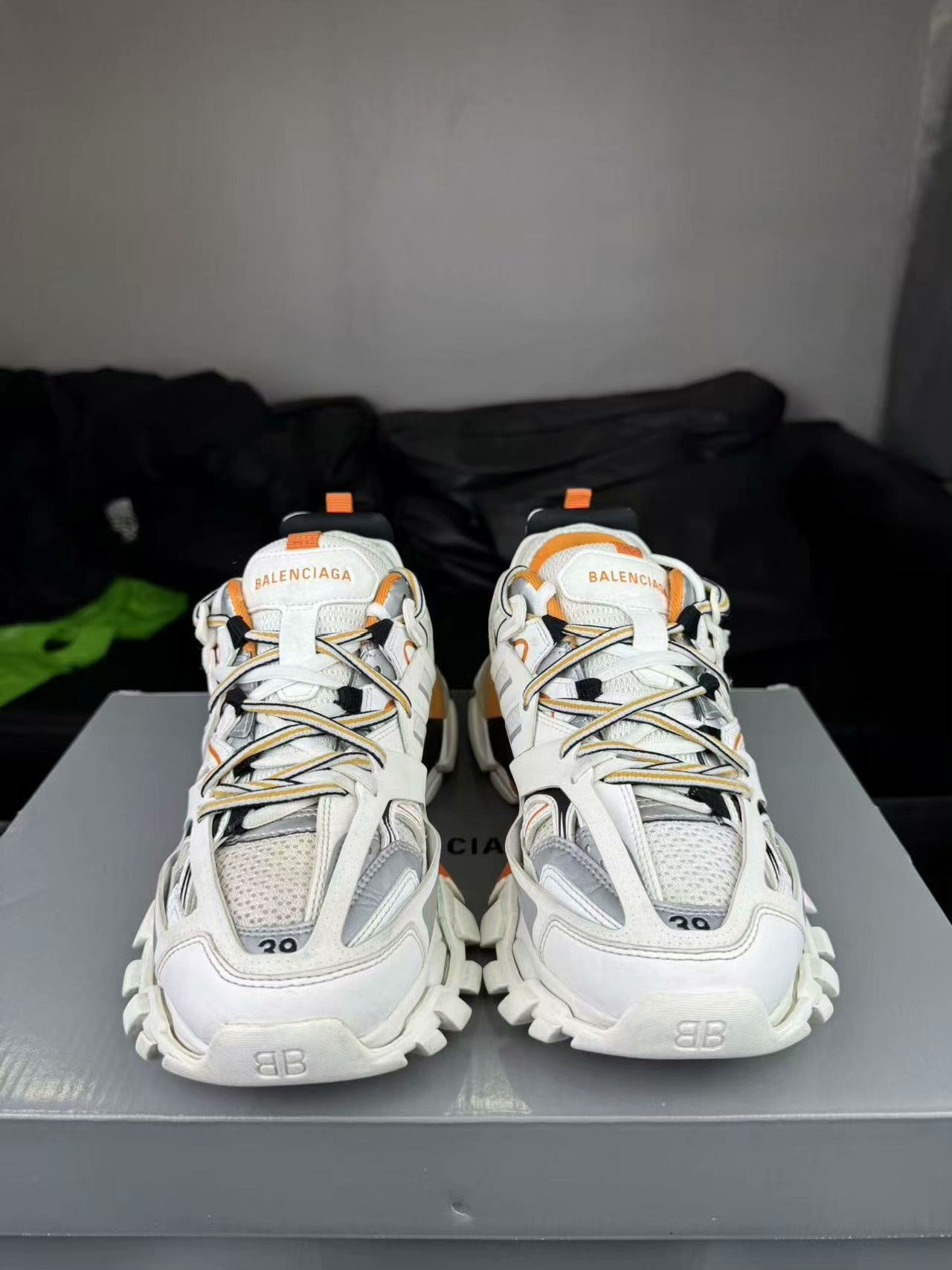 Balenciaga Balenciaga White Lowtop Sneakers 39 Women Size US 8.5 / IT 38.5 - 2 Thumbnail