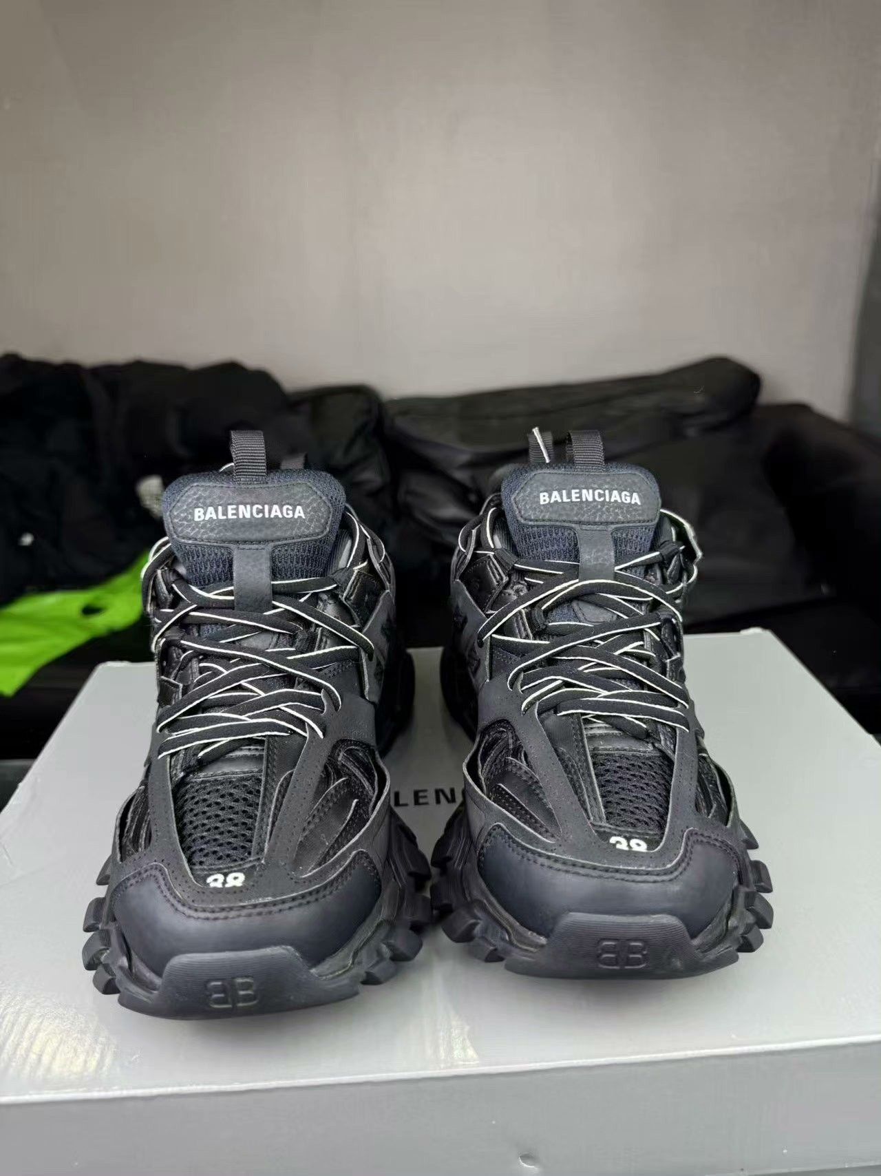Balenciaga Balenciaga Black Lowtop Sneakers 38 Women Size US 7.5 / IT 37.5 - 2 Thumbnail