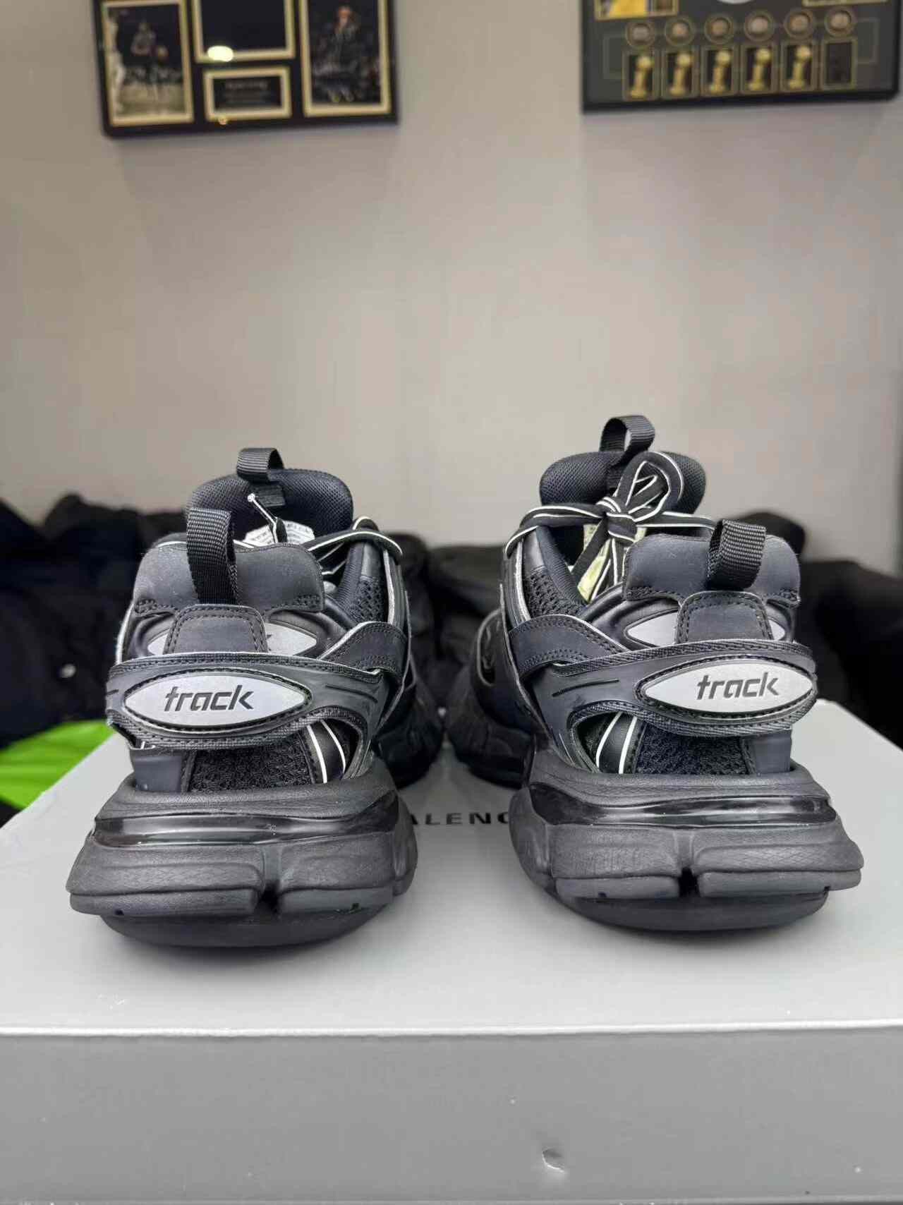 Balenciaga Balenciaga Black Lowtop Sneakers 38 Women Size US 7.5 / IT 37.5 - 4 Thumbnail