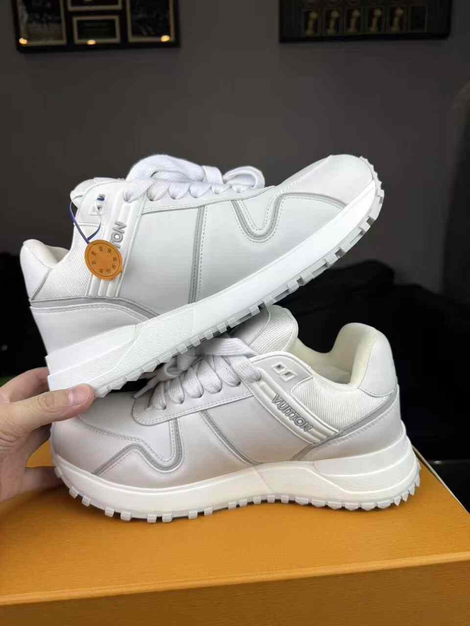 Louis Vuitton Louis Vuitton White Lowtop Sneakers 25 Men Size US 10 / EU 43 - 6 Thumbnail