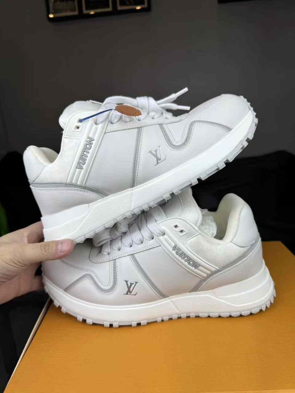 Louis Vuitton Louis Vuitton White Lowtop Sneakers 25 Men Size US 10 / EU 43 - 7 Thumbnail