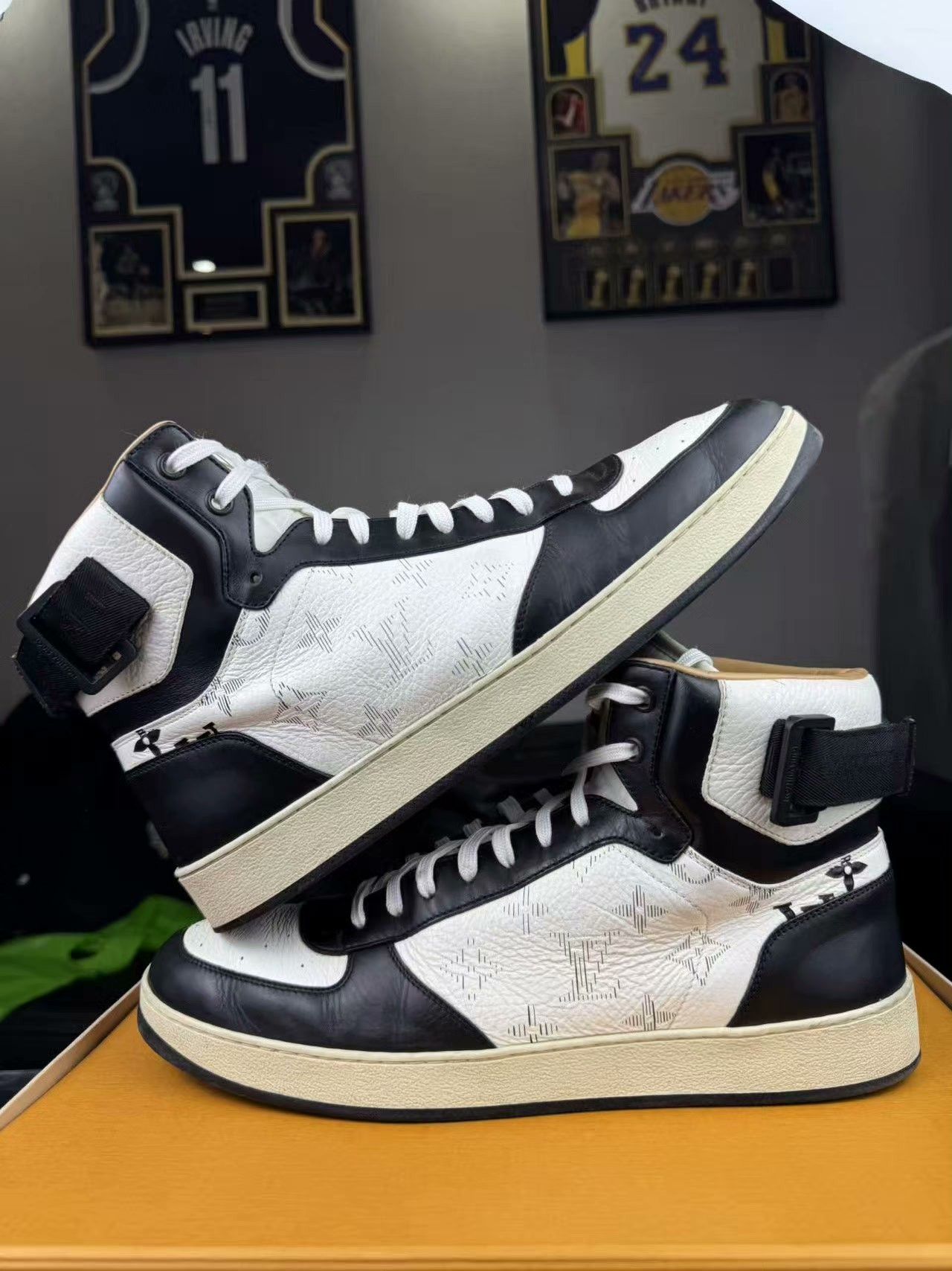 Louis Vuitton Louis Vuitton Printed Black Hitop Sneakers 43 Men Size US 10 / EU 43 - 7 Thumbnail