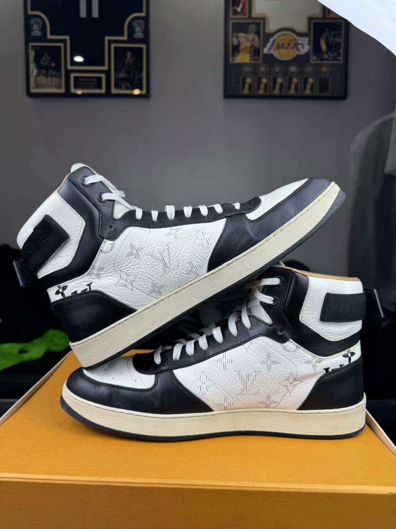 Louis Vuitton Louis Vuitton Printed Black Hitop Sneakers 43 Men Size US 10 / EU 43 - 6 Thumbnail