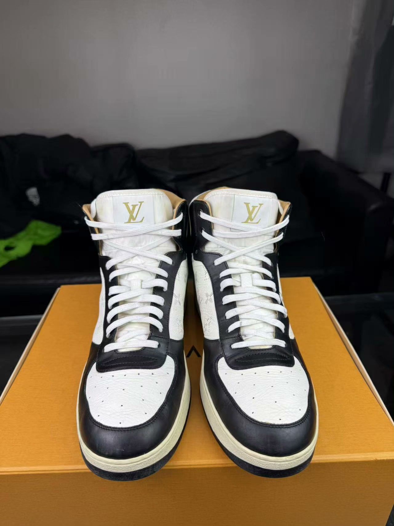 Louis Vuitton Louis Vuitton Printed Black Hitop Sneakers 43 Men Size US 10 / EU 43 - 2 Thumbnail