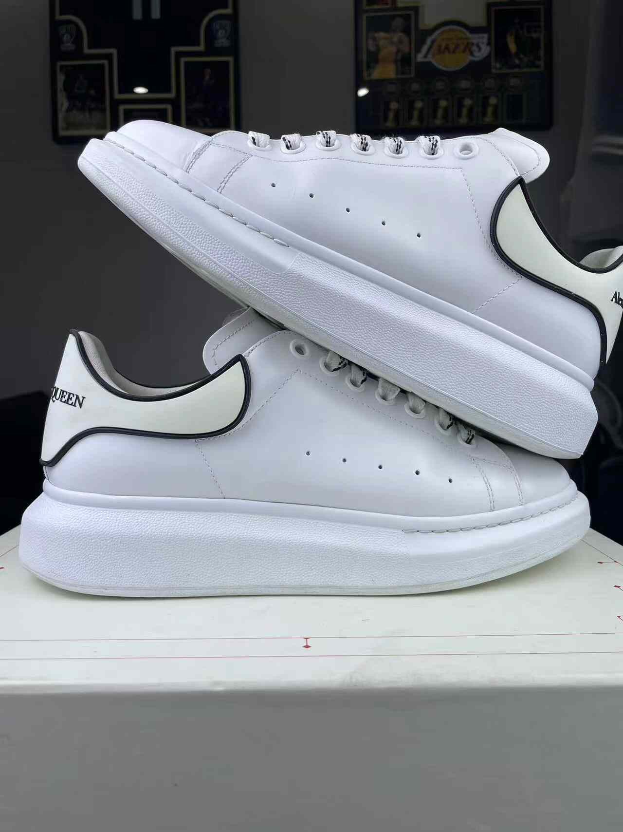 Alexander McQueen Alexander McQueen Black Lowtop Sneakers 41 Men Size US 8.5 / EU 41-42 - 6 Thumbnail