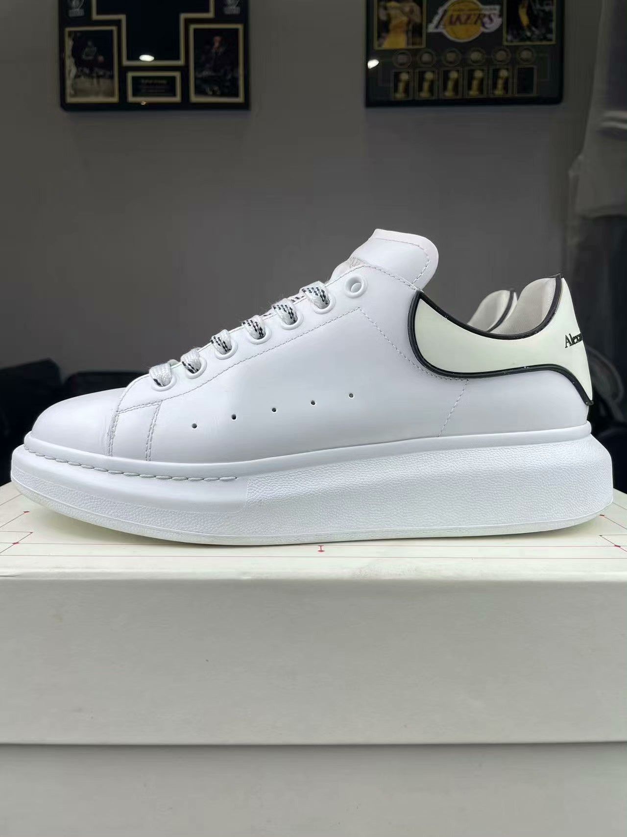 Alexander McQueen Alexander McQueen Black Lowtop Sneakers 41 Men Size US 8.5 / EU 41-42 - 7 Thumbnail