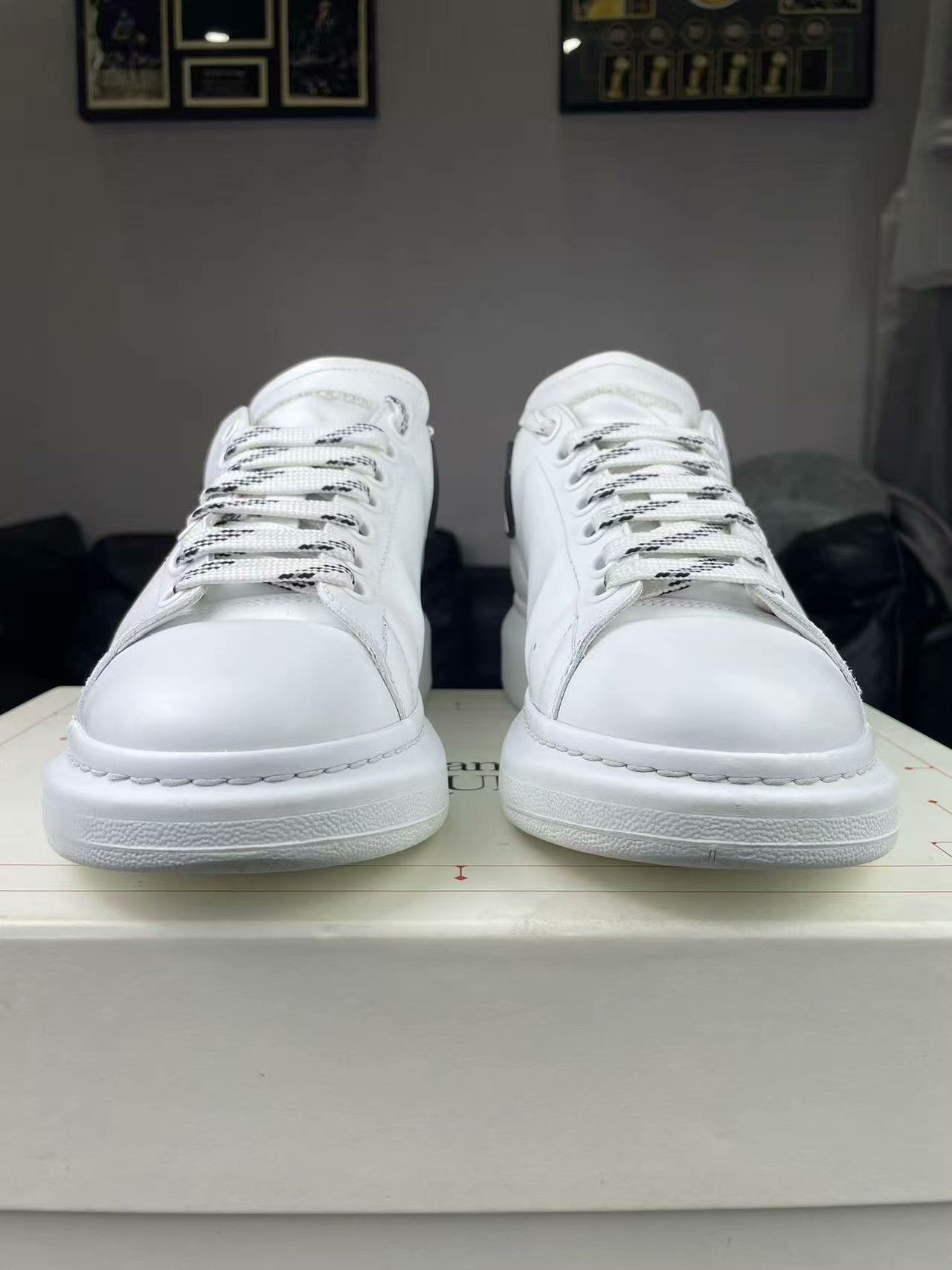 Alexander McQueen Alexander McQueen Black Lowtop Sneakers 41 Men Size US 8.5 / EU 41-42 - 2 Thumbnail