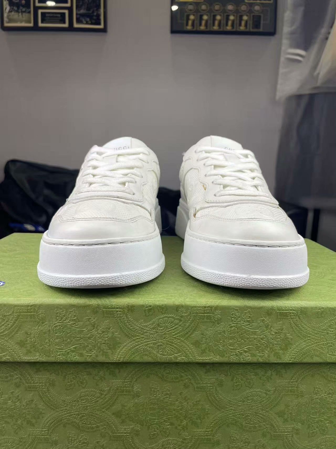 Gucci Gucci White Lowtop Sneakers 37 Women Size US 6.5 / IT 36.5 - 2 Thumbnail