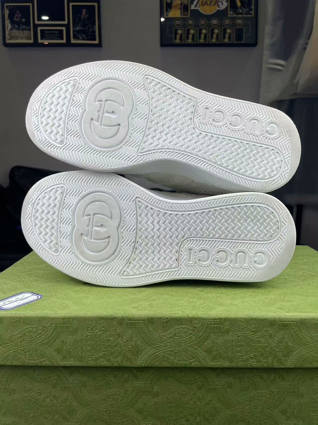Gucci Gucci White Lowtop Sneakers 37 Women Size US 6.5 / IT 36.5 - 4 Thumbnail