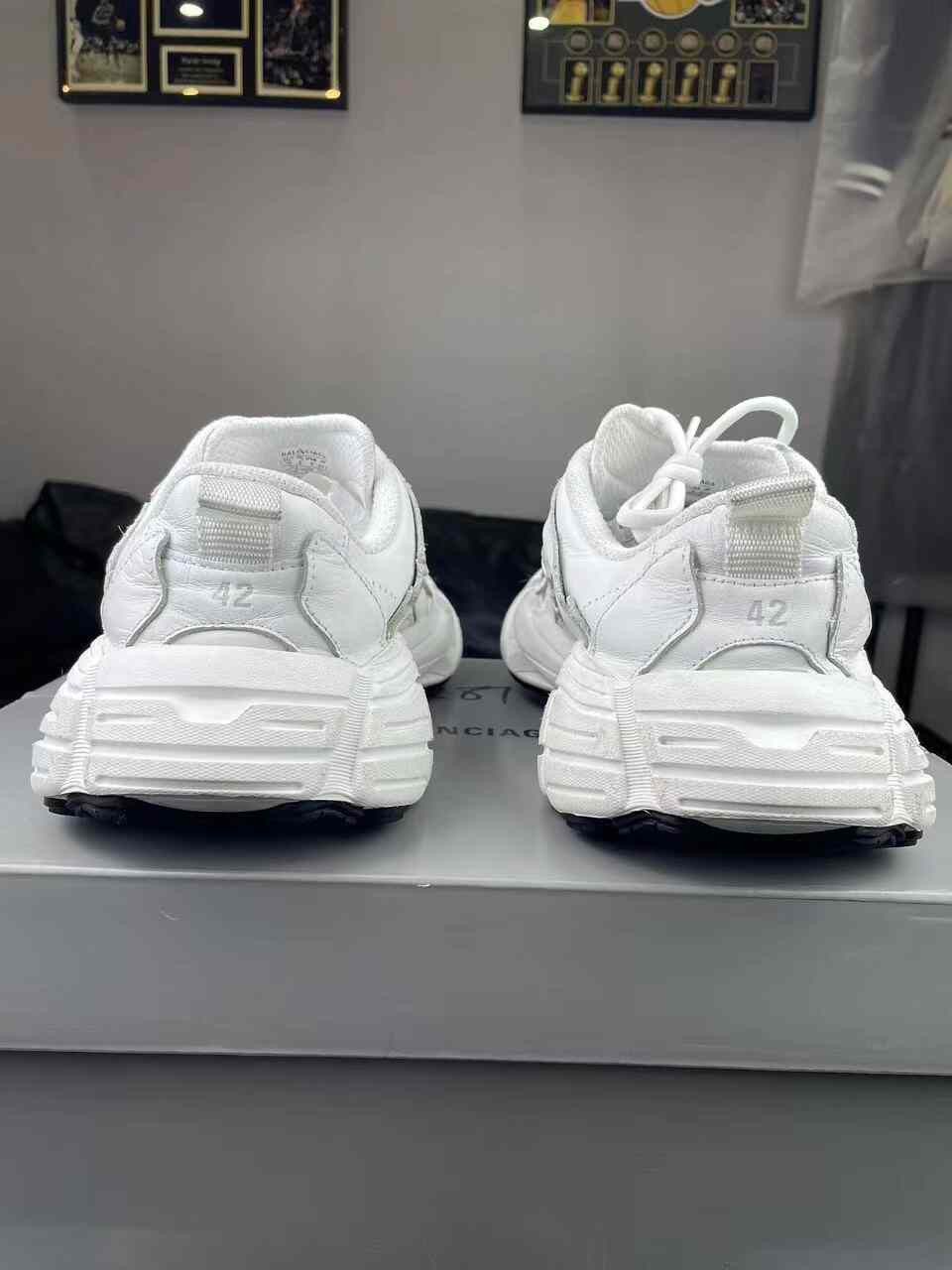 Balenciaga Balenciaga White Lowtop Sneakers 42 Men Size US 9 / EU 42 - 3 Thumbnail