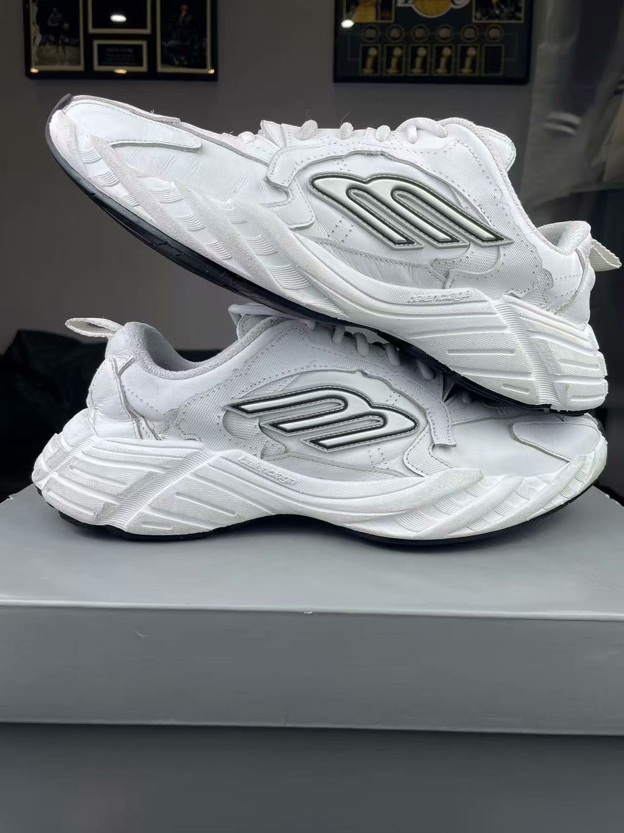 Balenciaga Balenciaga White Lowtop Sneakers 42 Men Size US 9 / EU 42 - 6 Thumbnail