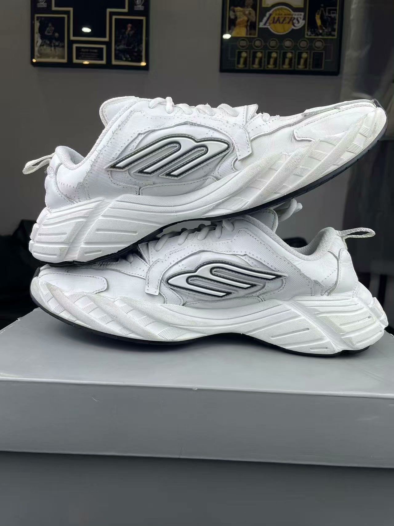 Balenciaga Balenciaga White Lowtop Sneakers 42 Men Size US 9 / EU 42 - 5 Thumbnail