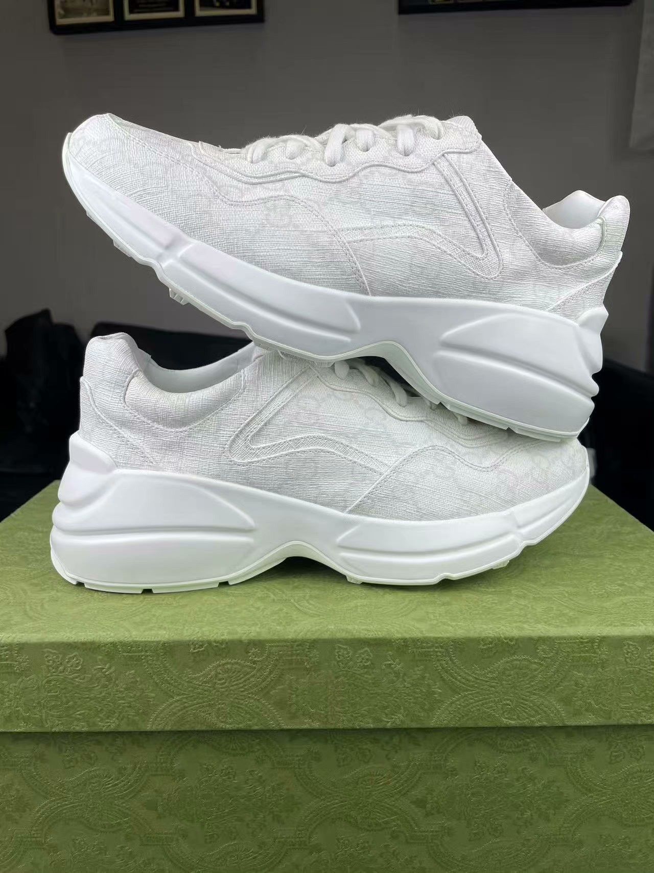 Gucci Gucci White Lowtop Sneakers 38 Women Size US 7.5 / IT 37.5 - 6 Thumbnail