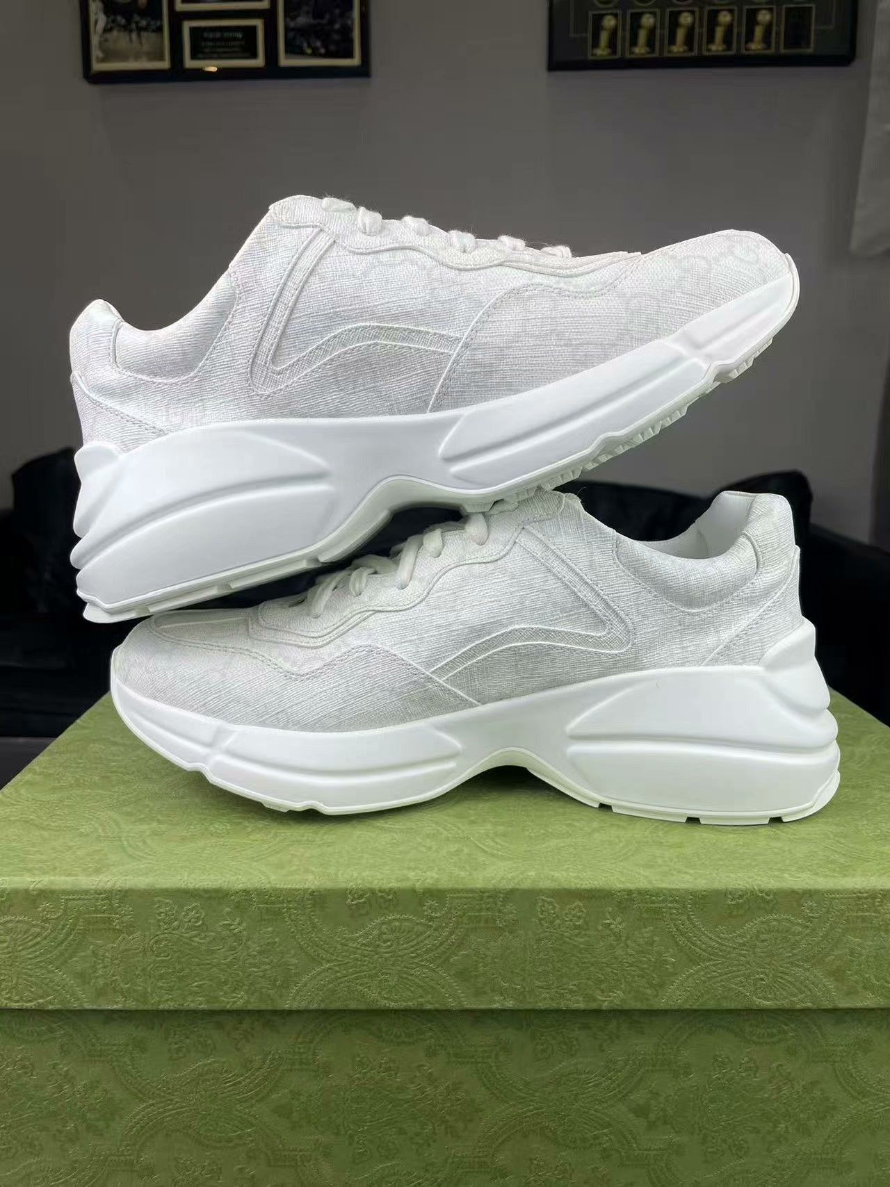 Gucci Gucci White Lowtop Sneakers 38 Women Size US 7.5 / IT 37.5 - 5 Thumbnail