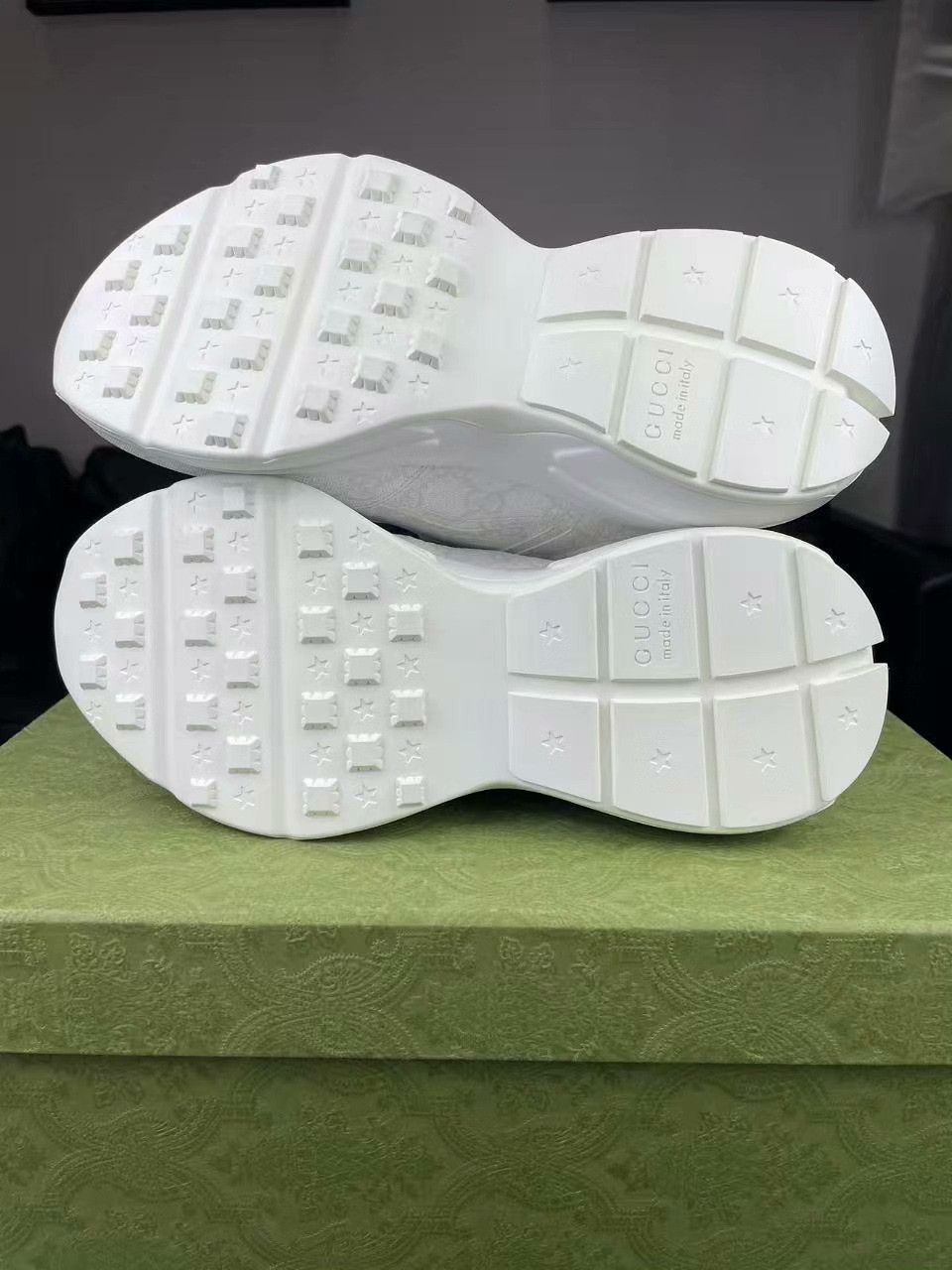 Gucci Gucci White Lowtop Sneakers 38 Women Size US 7.5 / IT 37.5 - 4 Thumbnail