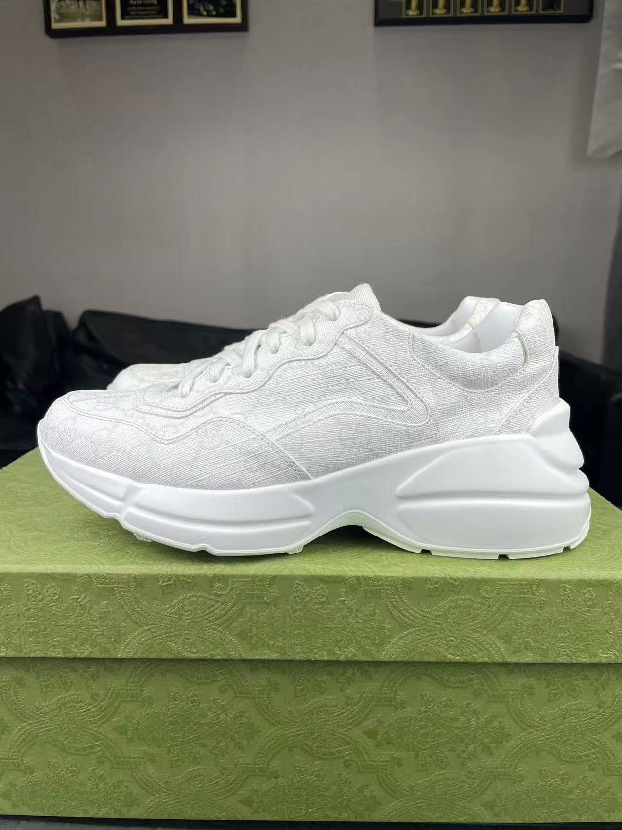 Gucci Gucci White Lowtop Sneakers 38 Women Size US 7.5 / IT 37.5 - 7 Thumbnail