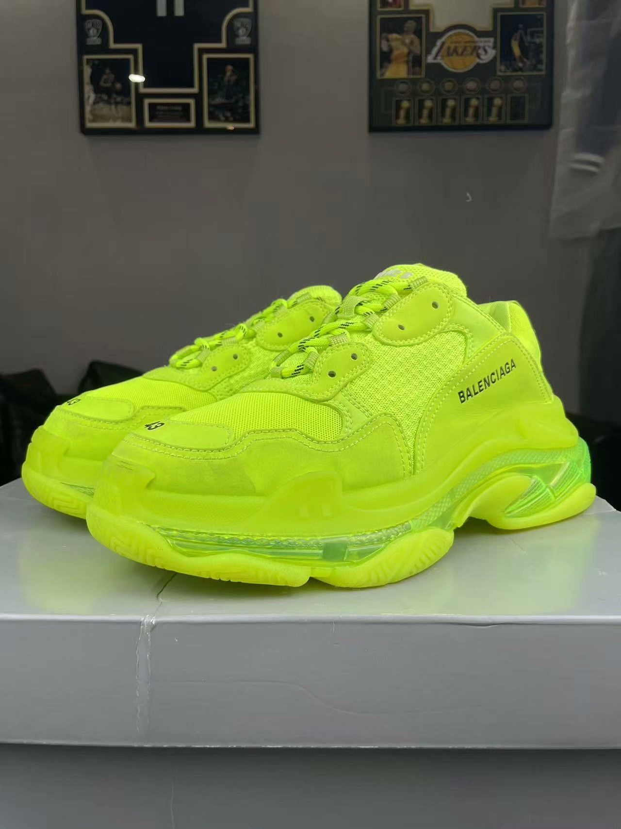 Balenciaga Balenciaga Glow Green Lowtop Sneakers S Men Size US 10 / EU 43 - 7 Thumbnail