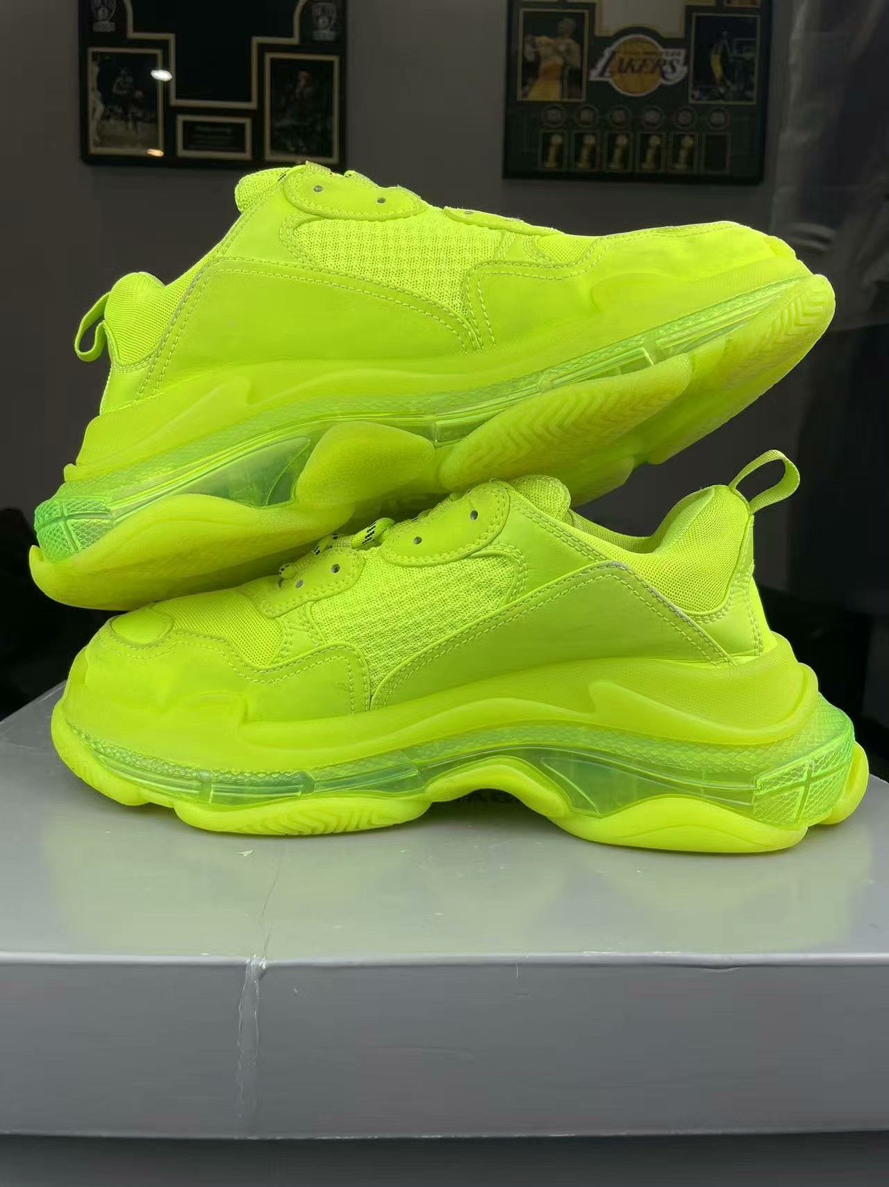 Balenciaga Balenciaga Glow Green Lowtop Sneakers S Men Size US 10 / EU 43 - 5 Thumbnail