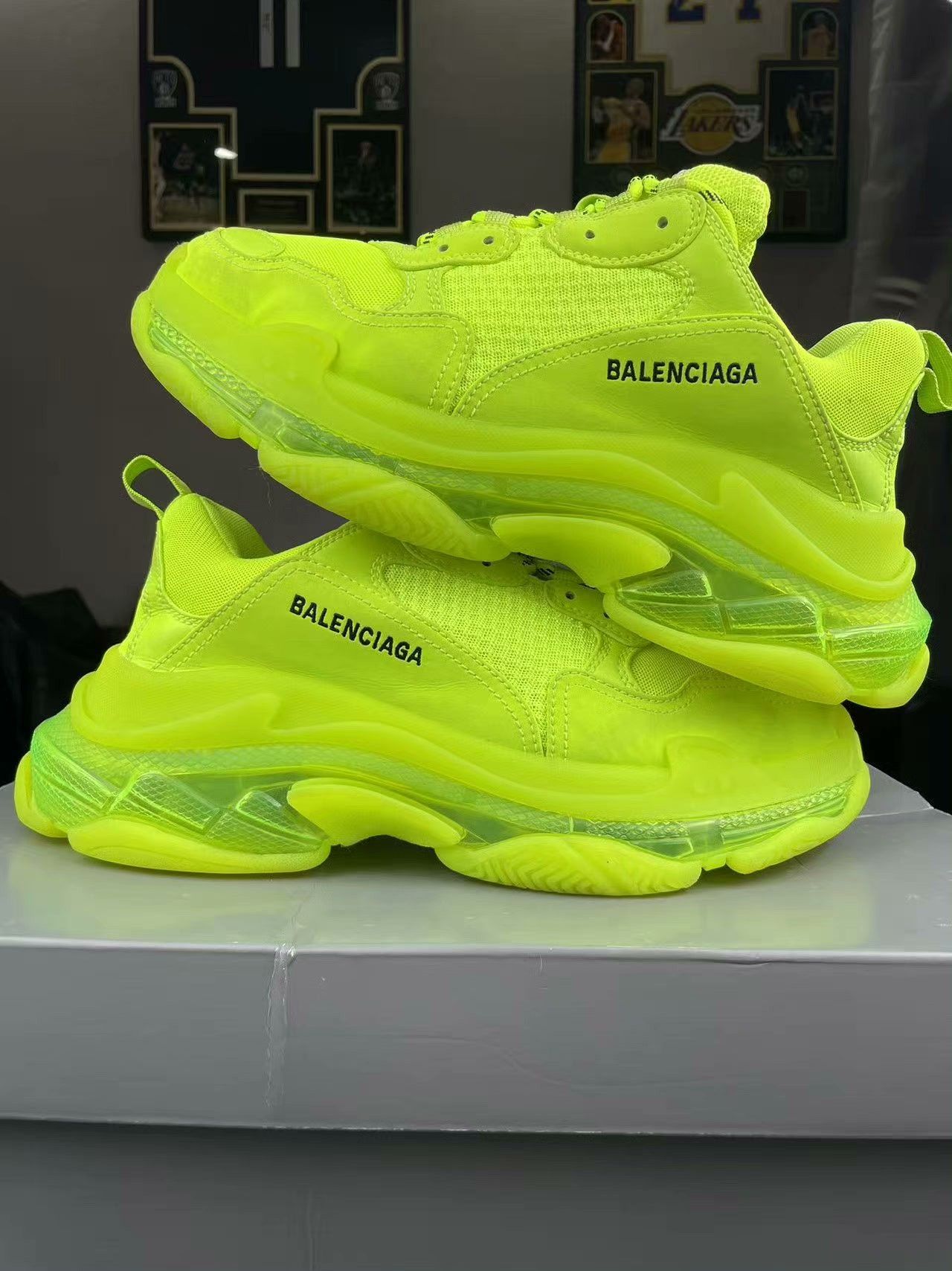 Balenciaga Balenciaga Glow Green Lowtop Sneakers S Men Size US 10 / EU 43 - 6 Thumbnail