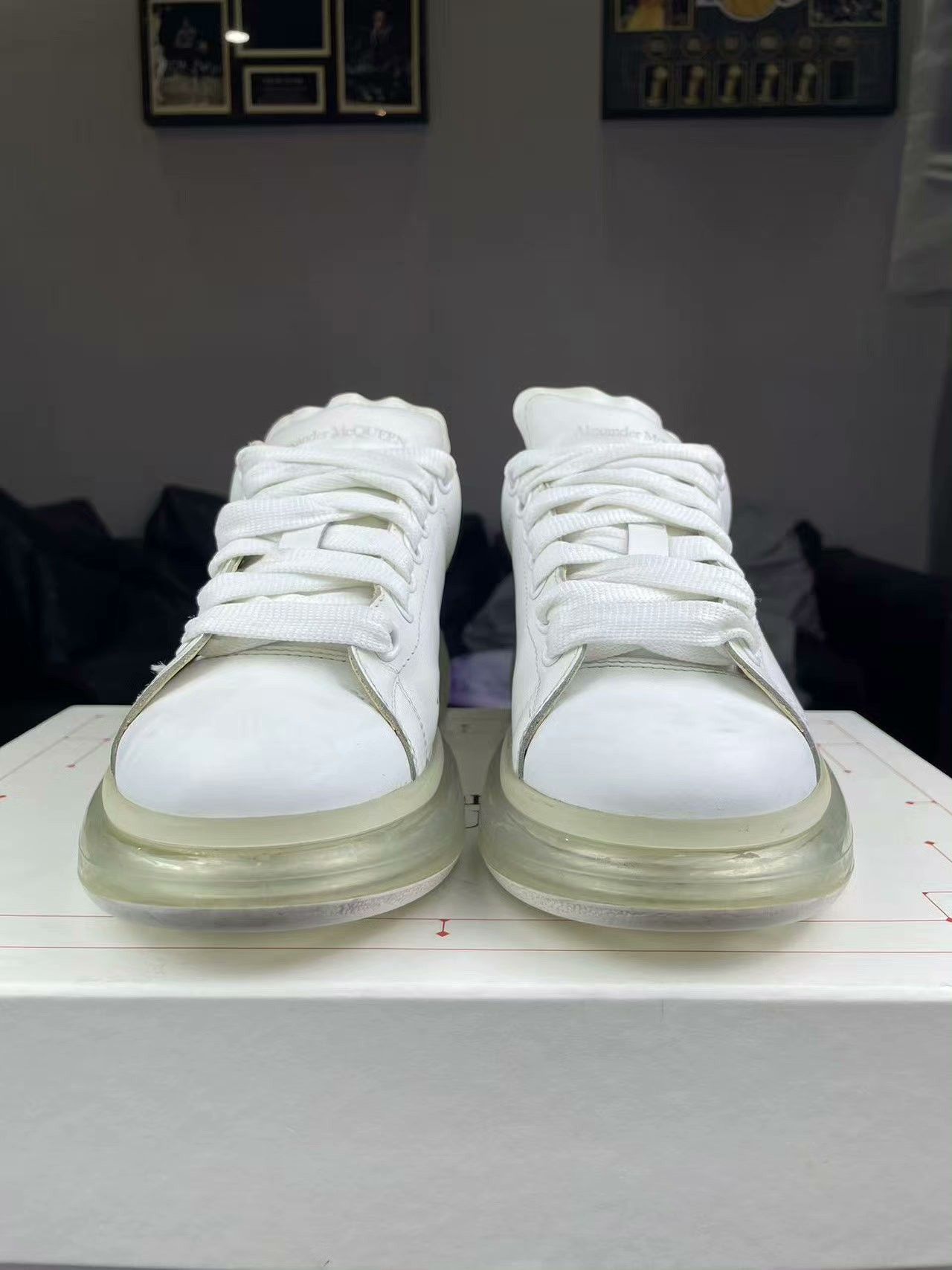 Alexander McQueen Alexander McQueen Black Lowtop Sneakers 39 Women Size US 8.5 / IT 38.5 - 2 Thumbnail