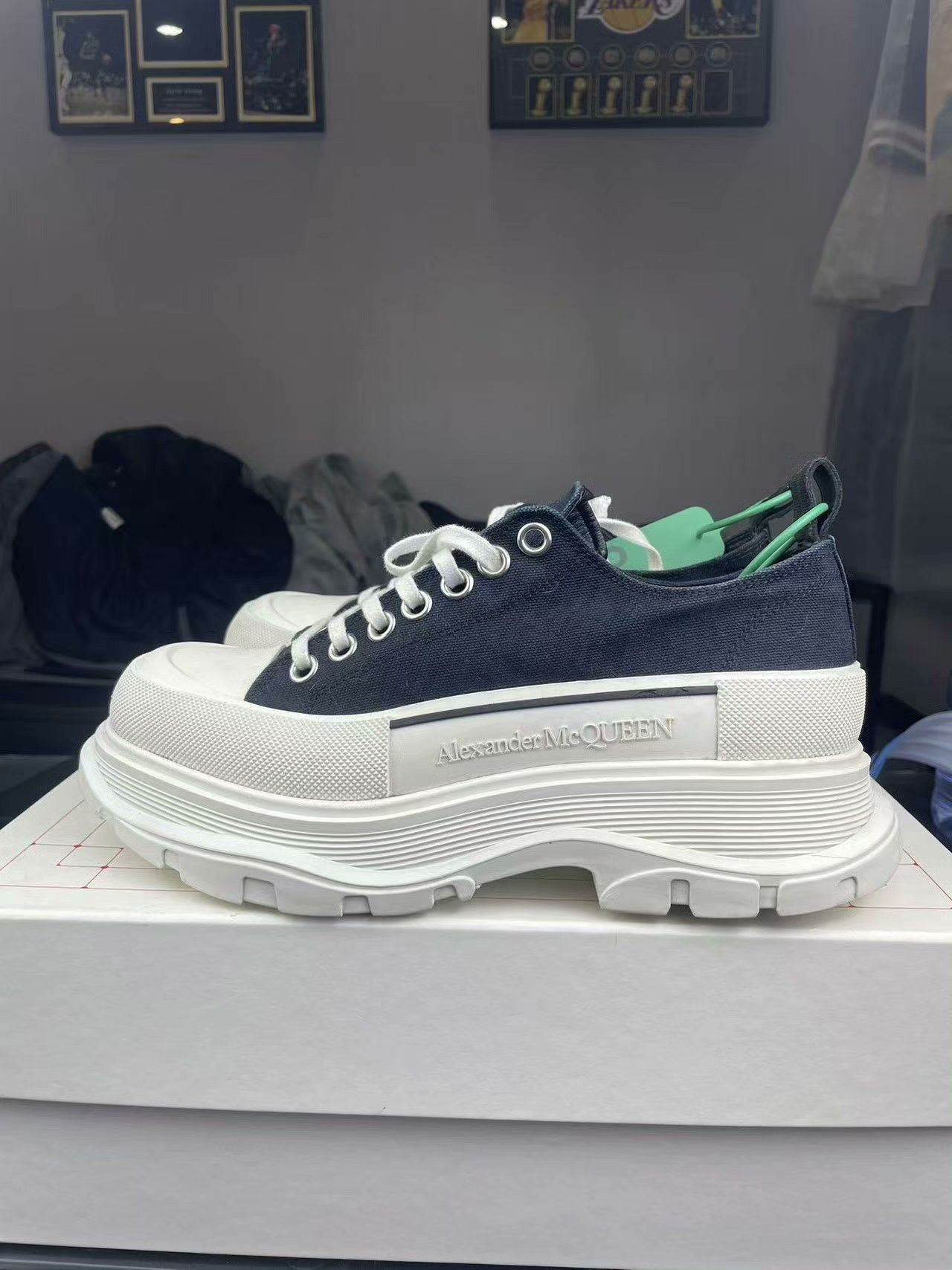 Alexander McQueen Alexander McQueen Lowtop Sneakers 41 Men Size US 8.5 / EU 41-42 - 7 Thumbnail