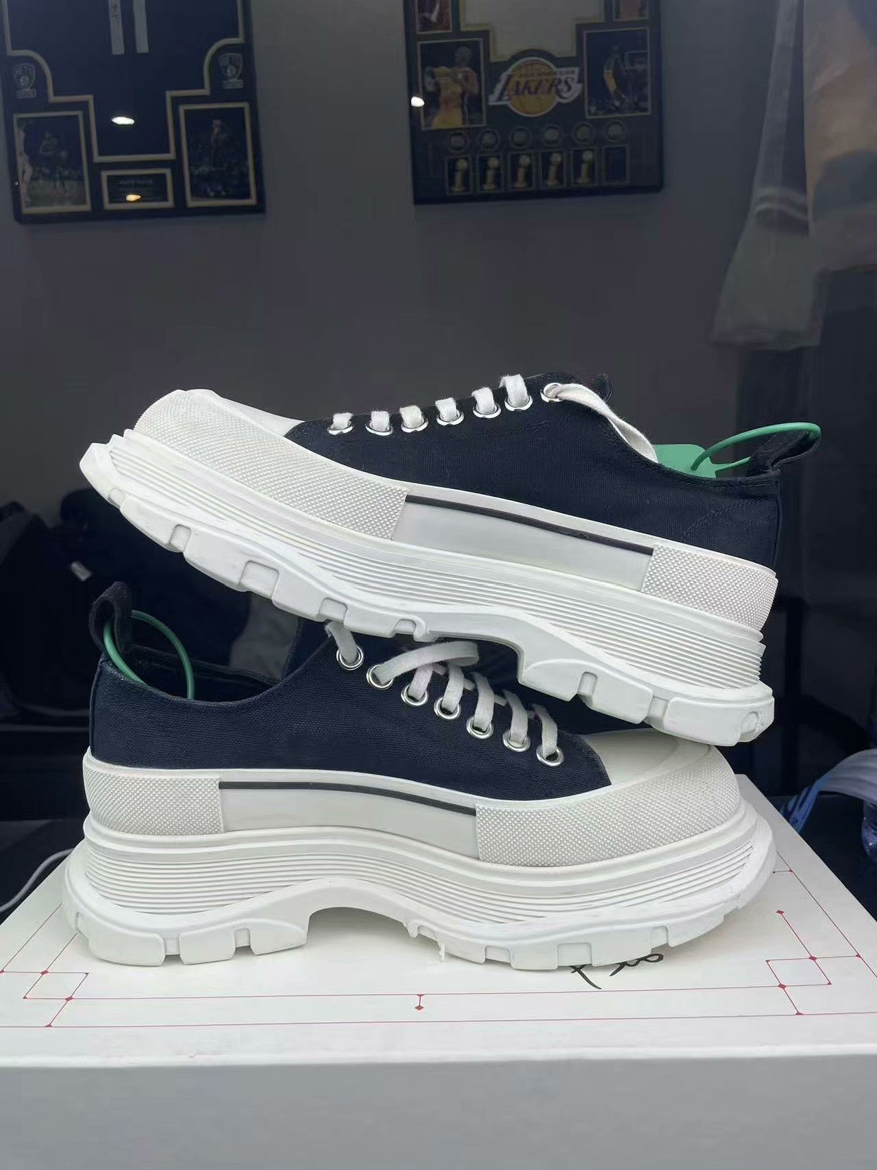 Alexander McQueen Alexander McQueen Lowtop Sneakers 41 Men Size US 8.5 / EU 41-42 - 5 Thumbnail