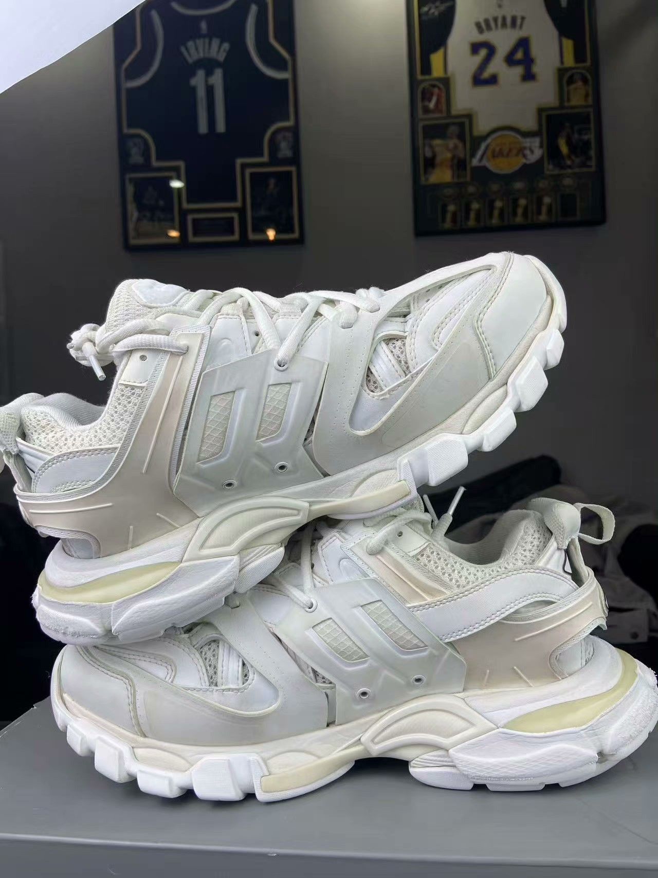 Balenciaga Balenciaga Distressed White Lowtop Sneakers 41 Men Size US 8.5 / EU 41-42 - 5 Thumbnail