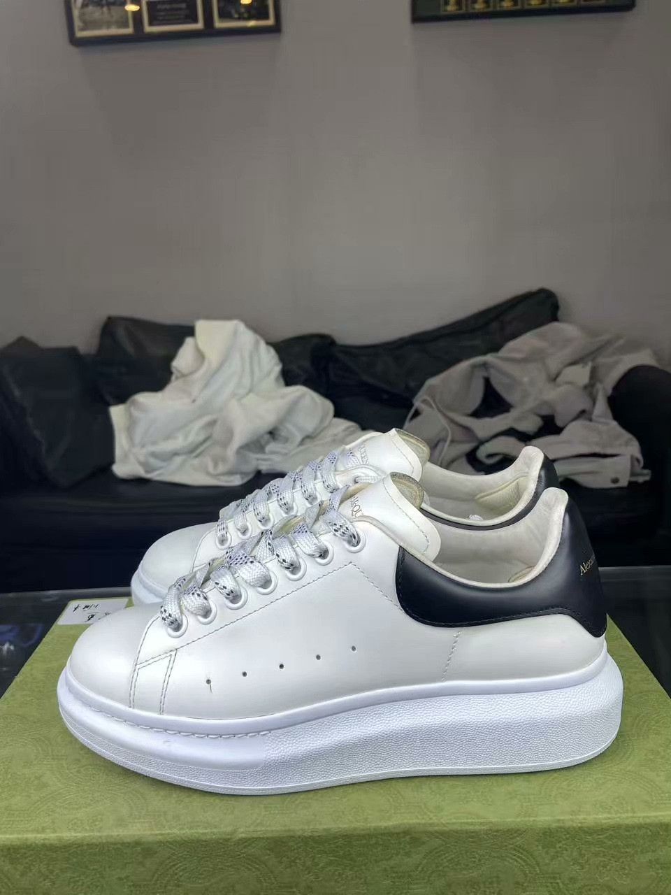 Alexander McQueen Alexander McQueen Black Lowtop Sneakers 40 Men Size US 7.5 / EU 40-41 - 7 Thumbnail
