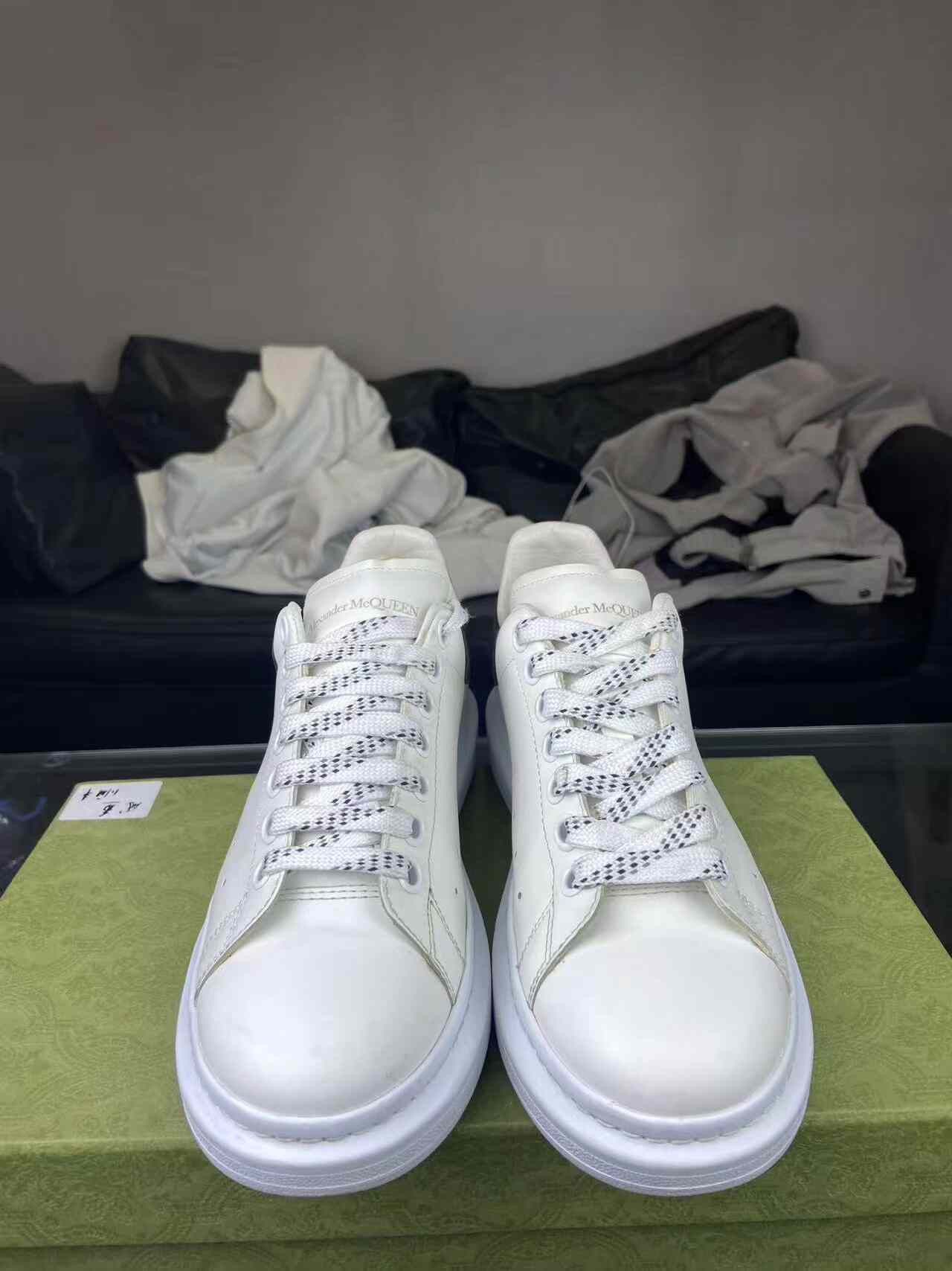 Alexander McQueen Alexander McQueen Black Lowtop Sneakers 40 Men Size US 7.5 / EU 40-41 - 2 Thumbnail