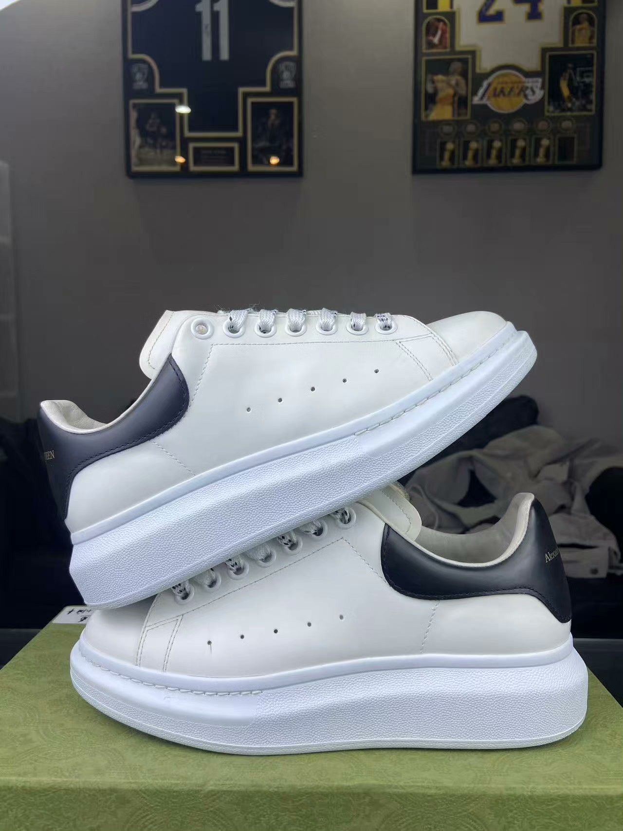 Alexander McQueen Alexander McQueen Black Lowtop Sneakers 40 Men Size US 7.5 / EU 40-41 - 6 Thumbnail