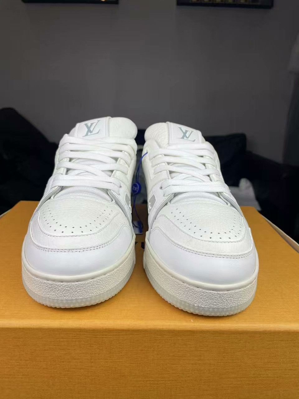 Louis Vuitton Louis Vuitton Training White Lowtop Sneakers 40 Men Size US 7.5 / EU 40-41 - 2 Thumbnail
