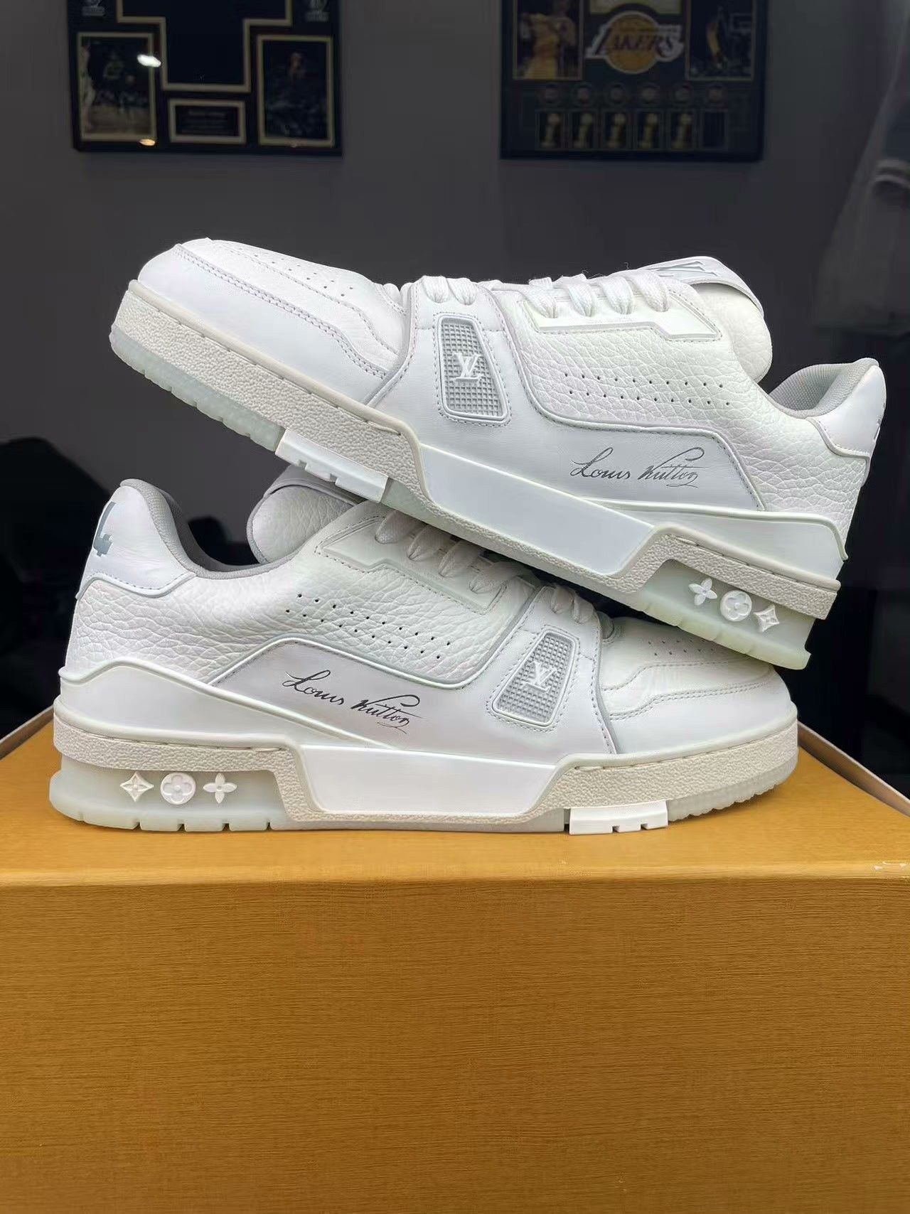 Louis Vuitton Louis Vuitton Training White Lowtop Sneakers 40 Men Size US 7.5 / EU 40-41 - 6 Thumbnail