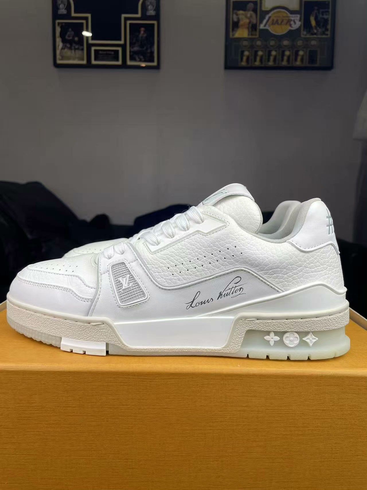 Louis Vuitton Louis Vuitton Training White Lowtop Sneakers 40 Men Size US 7.5 / EU 40-41 - 7 Thumbnail