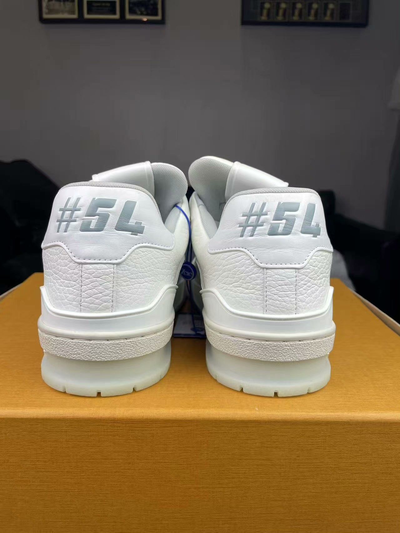 Louis Vuitton Louis Vuitton Training White Lowtop Sneakers 40 Men Size US 7.5 / EU 40-41 - 3 Thumbnail