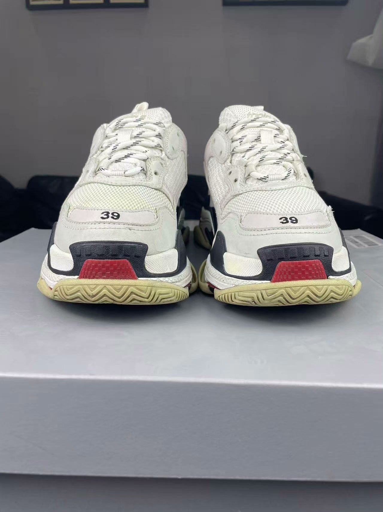 Balenciaga Balenciaga Red Lowtop Sneakers S Men Size US 10 / EU 43 - 2 Thumbnail